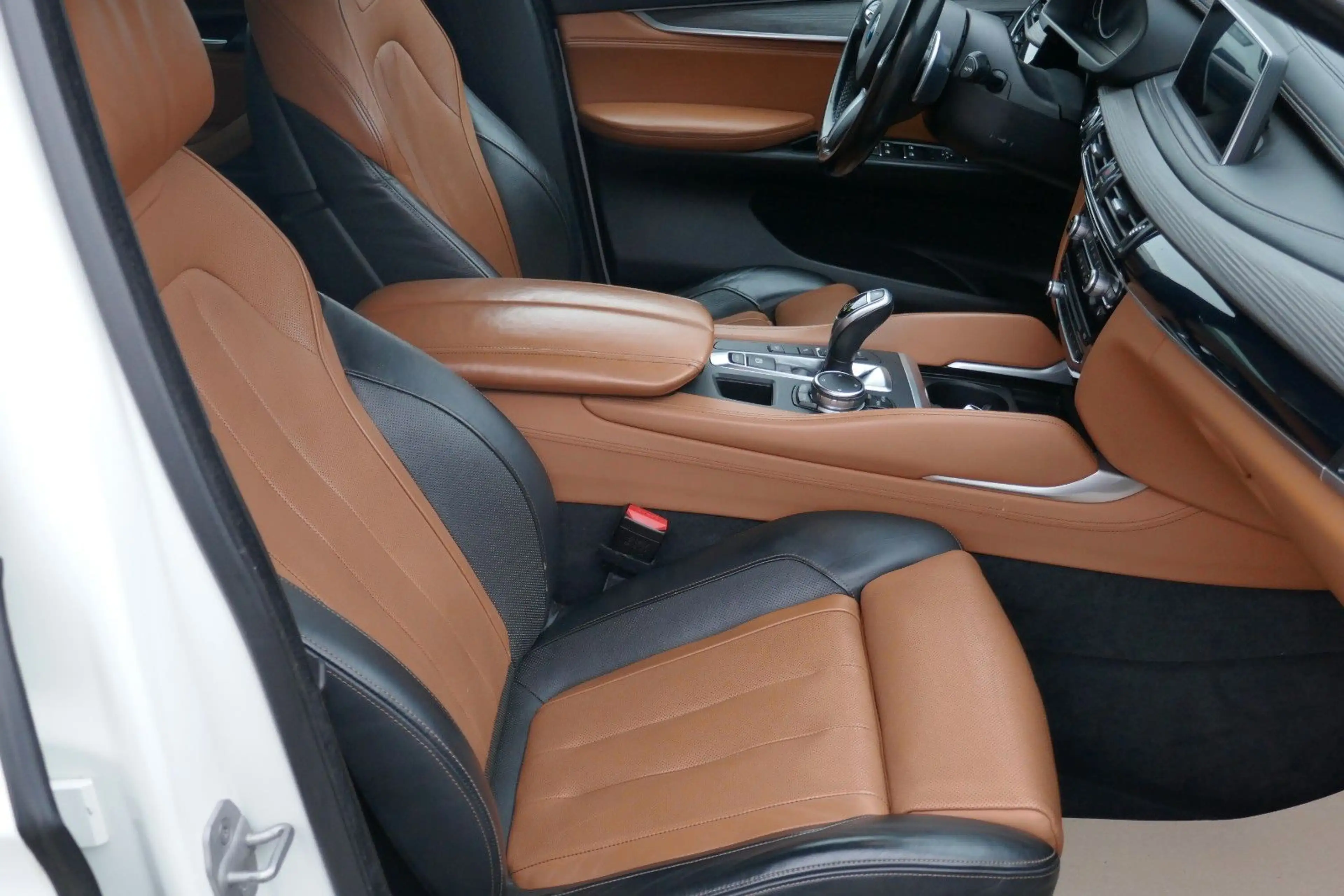 BMW X6 xDrive 40d M Paket/Stdhzg/LED/AHK — photo 9