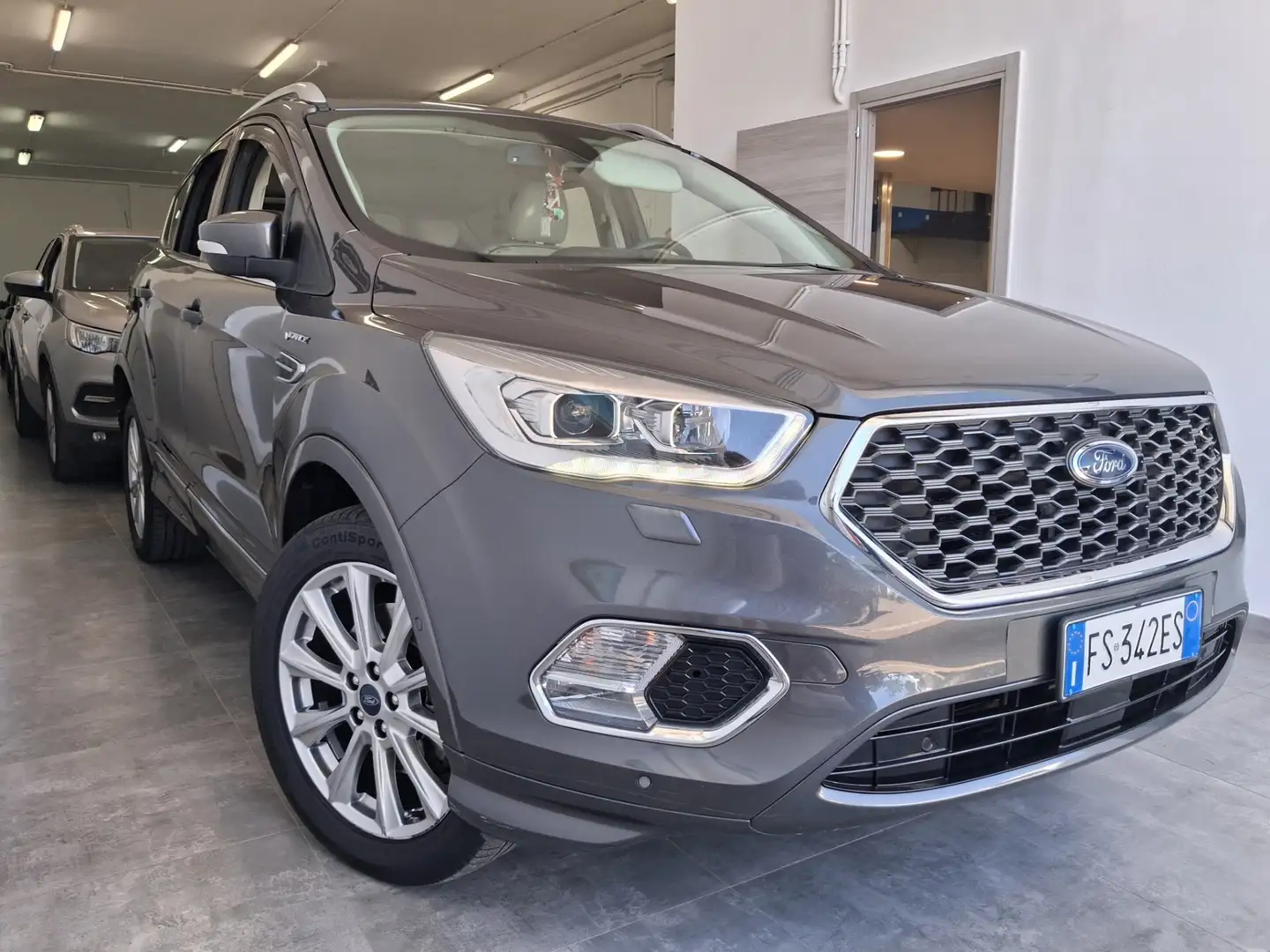 Ford Kuga Kuga 2.0 TDCI 150 CV S&S 4WD Vignale Gris - 2