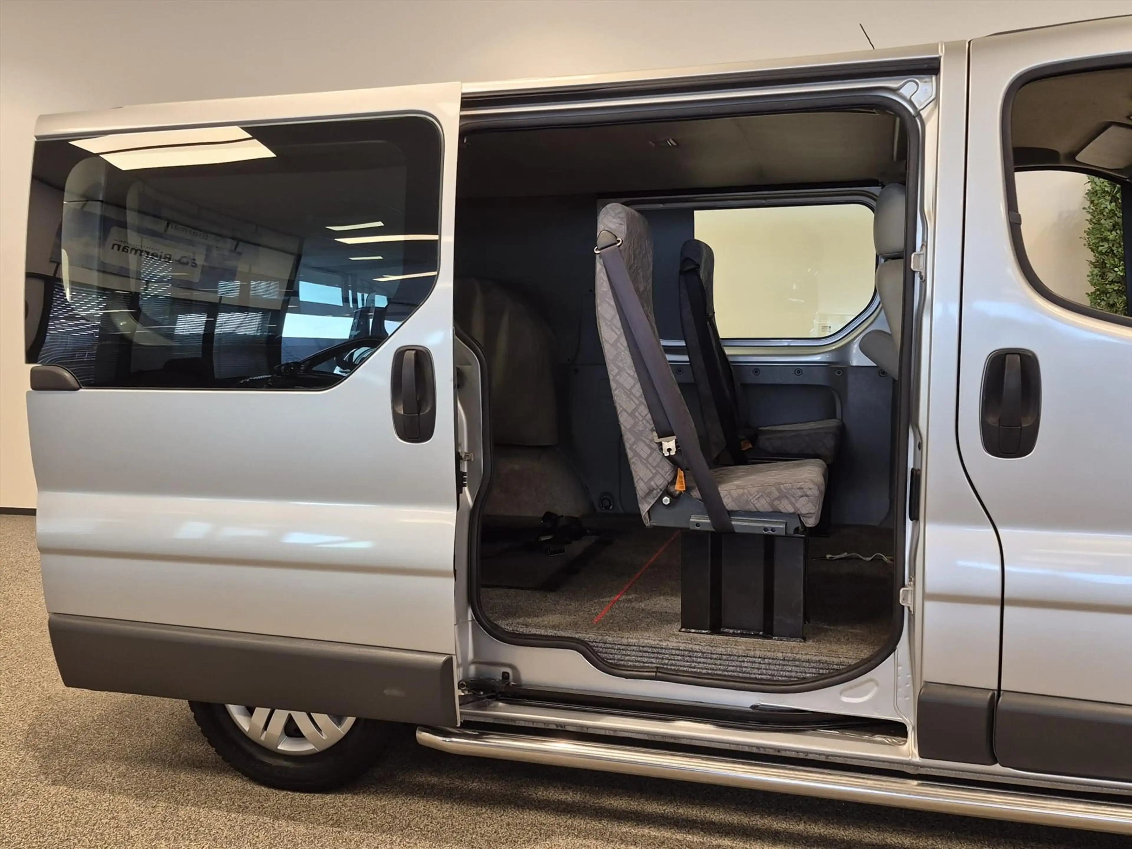 Opel Vivaro L1H1 Rolstoelbus - LAGE KM-STAND — photo 6