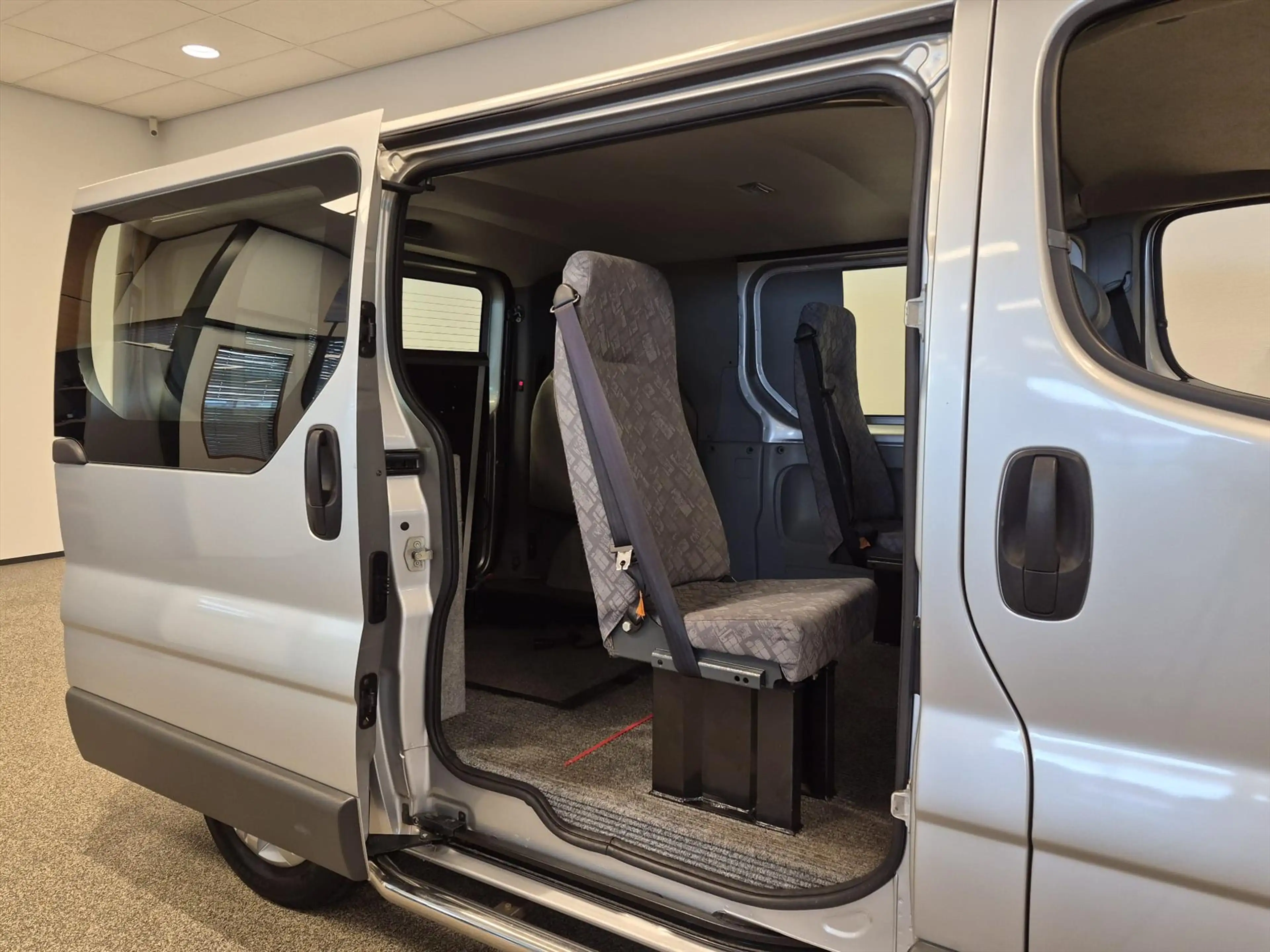 Opel Vivaro L1H1 Rolstoelbus - LAGE KM-STAND — photo 7