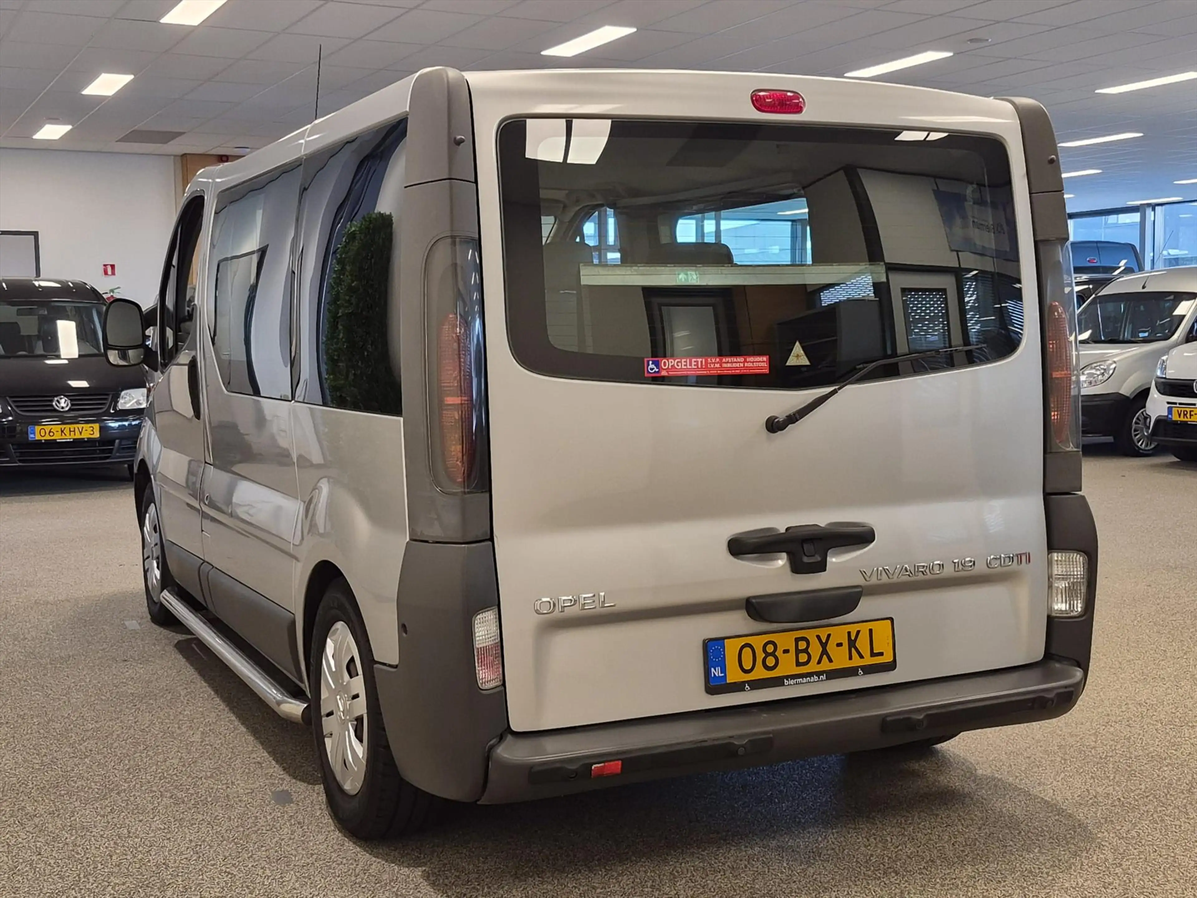 Opel Vivaro L1H1 Rolstoelbus - LAGE KM-STAND — photo 11
