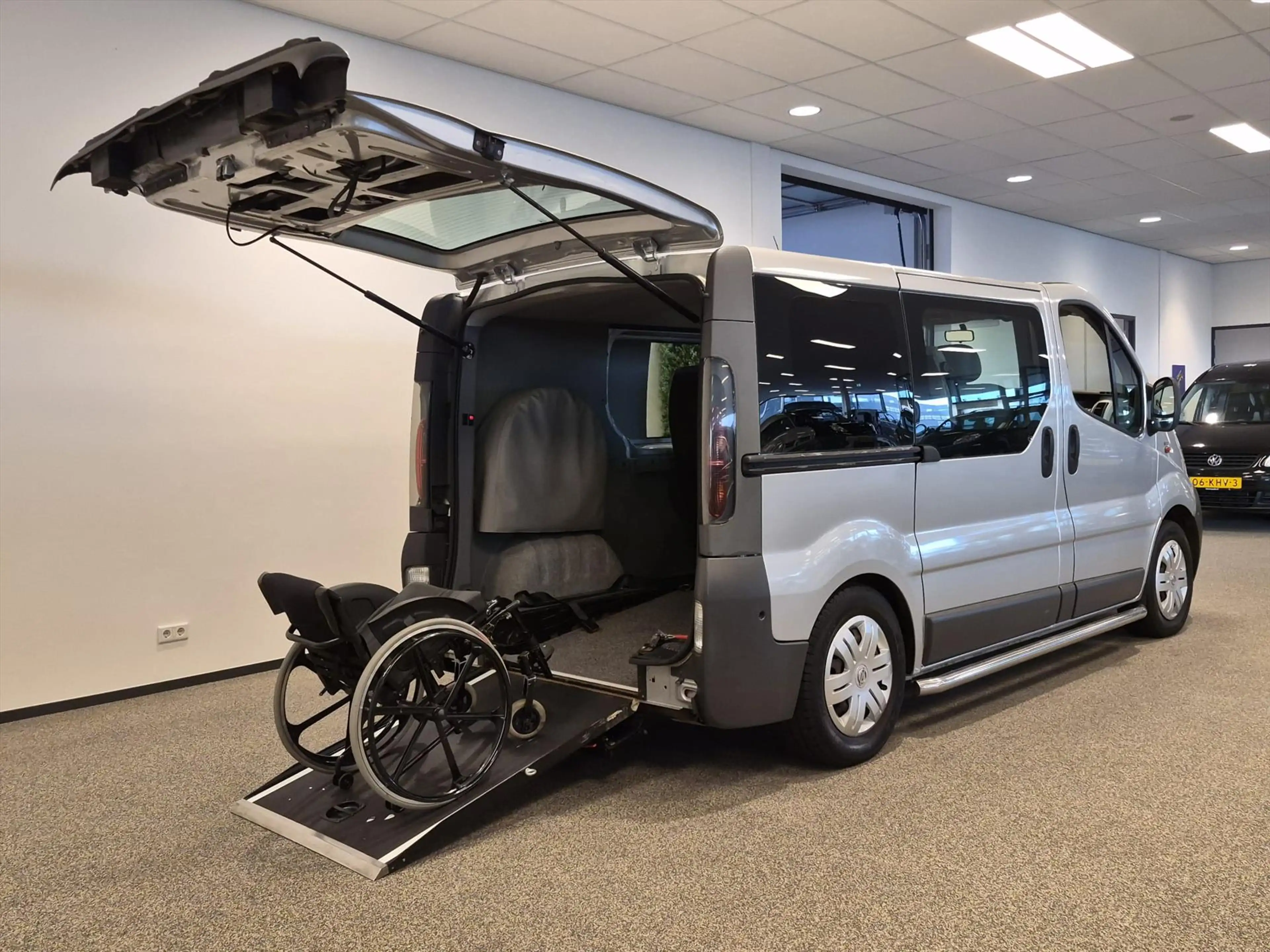 Opel Vivaro L1H1 Rolstoelbus - LAGE KM-STAND — photo 9