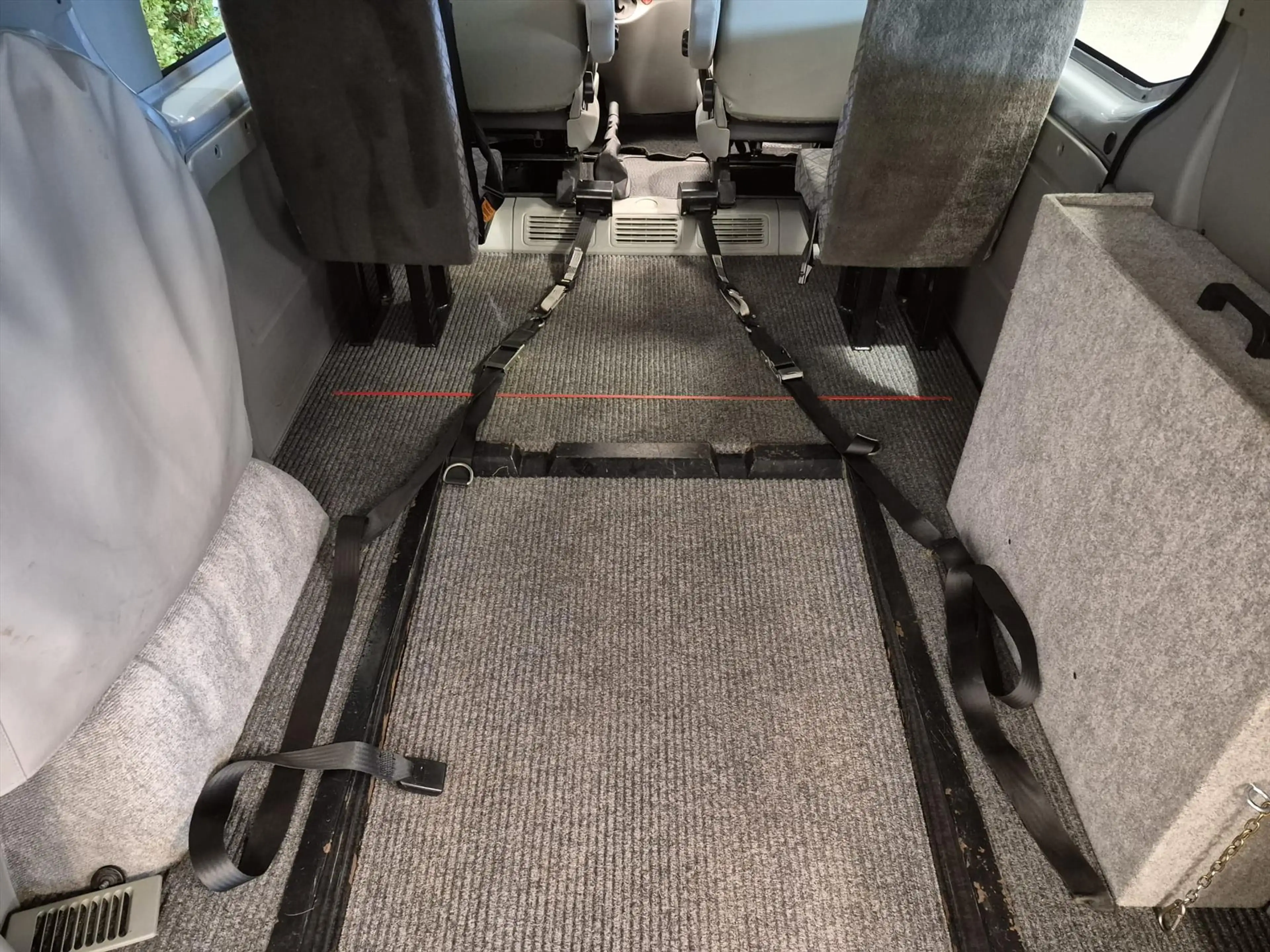 Opel Vivaro L1H1 Rolstoelbus - LAGE KM-STAND — photo 14