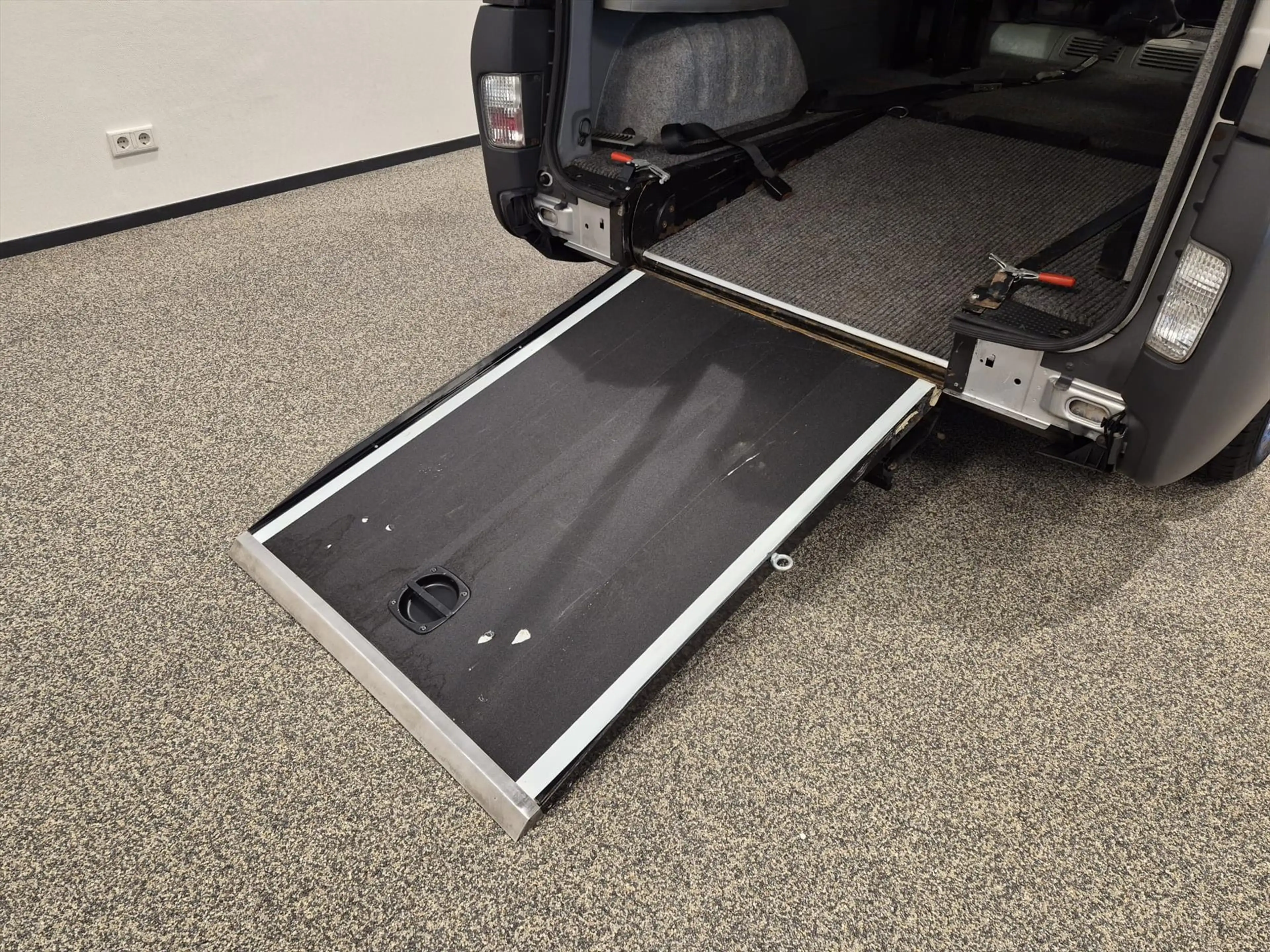 Opel Vivaro L1H1 Rolstoelbus - LAGE KM-STAND — photo 10