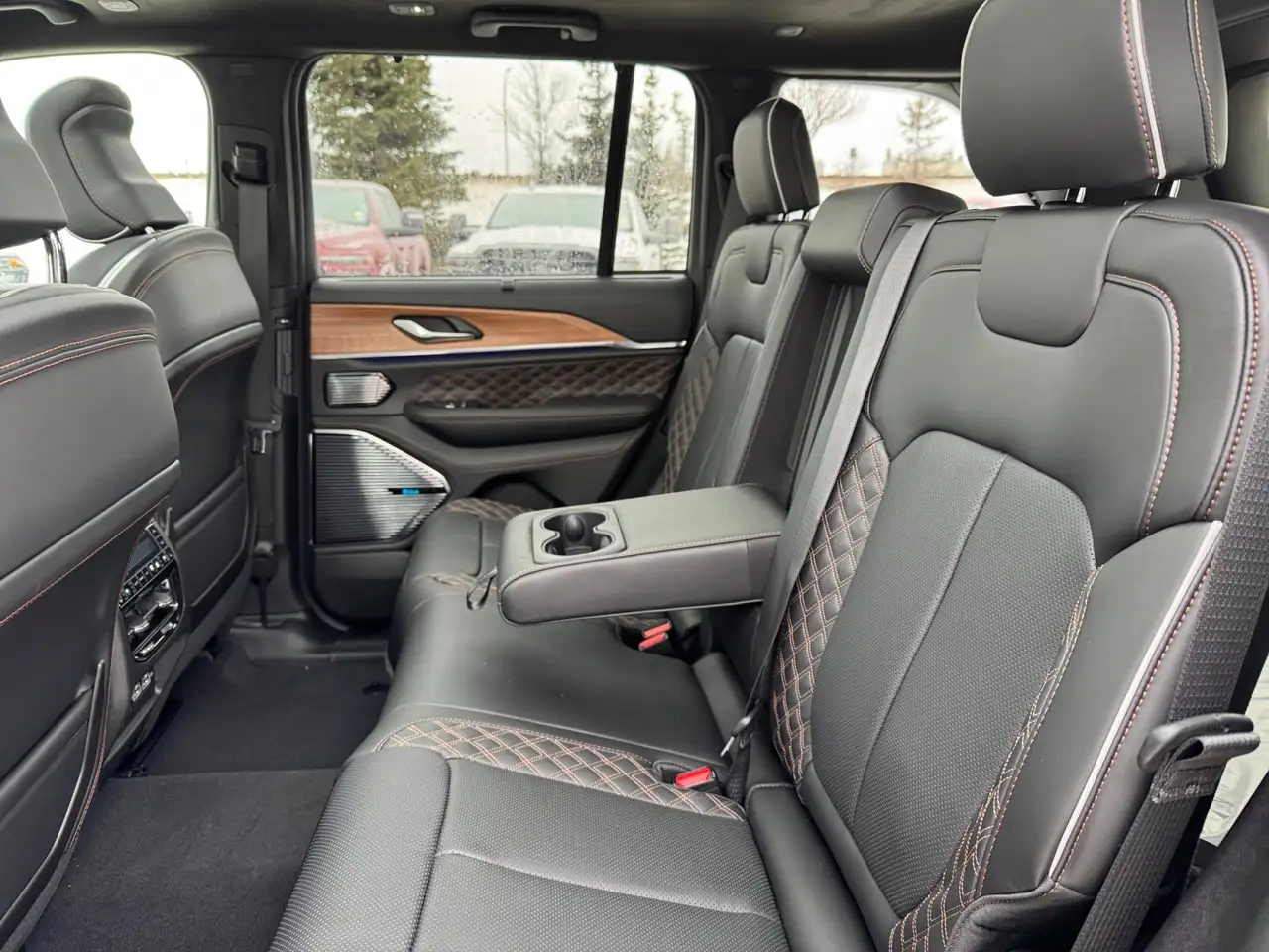 Jeep Grand Cherokee снимка Jeep Grand Cherokee