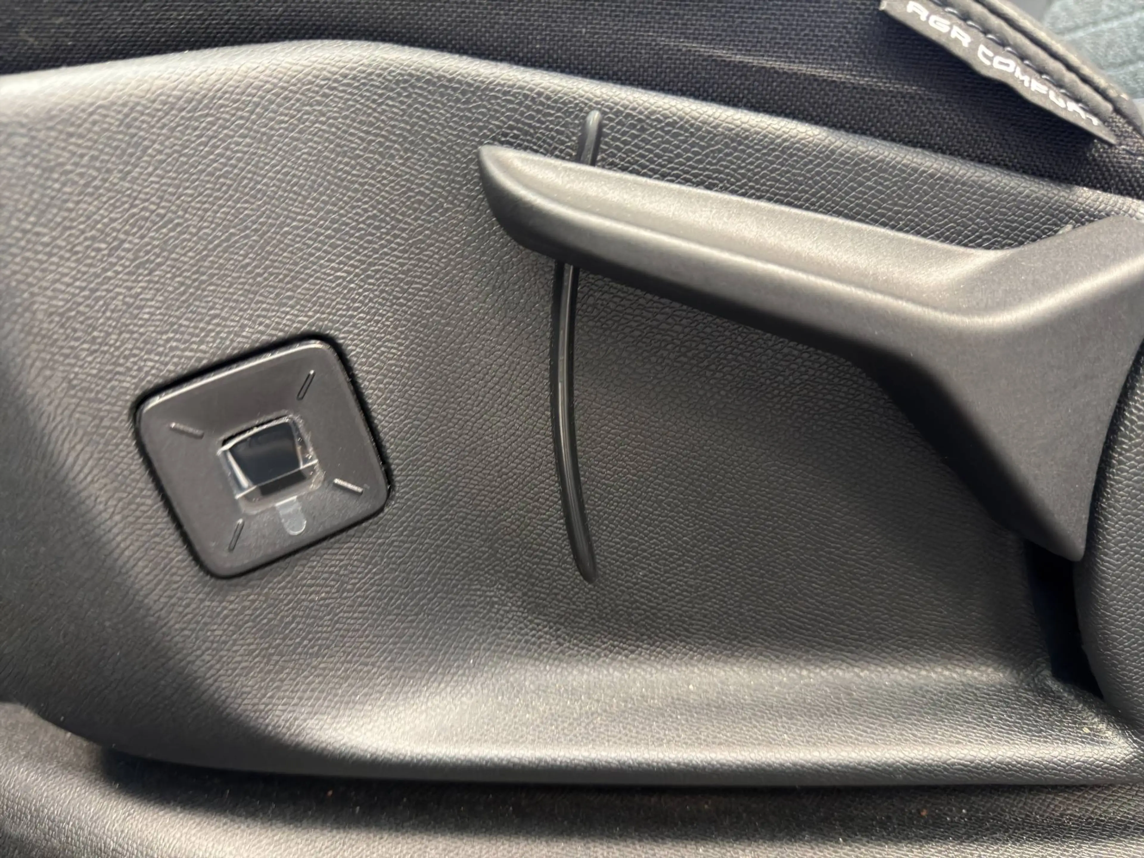 Peugeot 3008 Allure 1.2 145 e-DSC6 Mild-Hybrid LED/DAB/SHZ/PDC/RFK/NAVI — photo 21