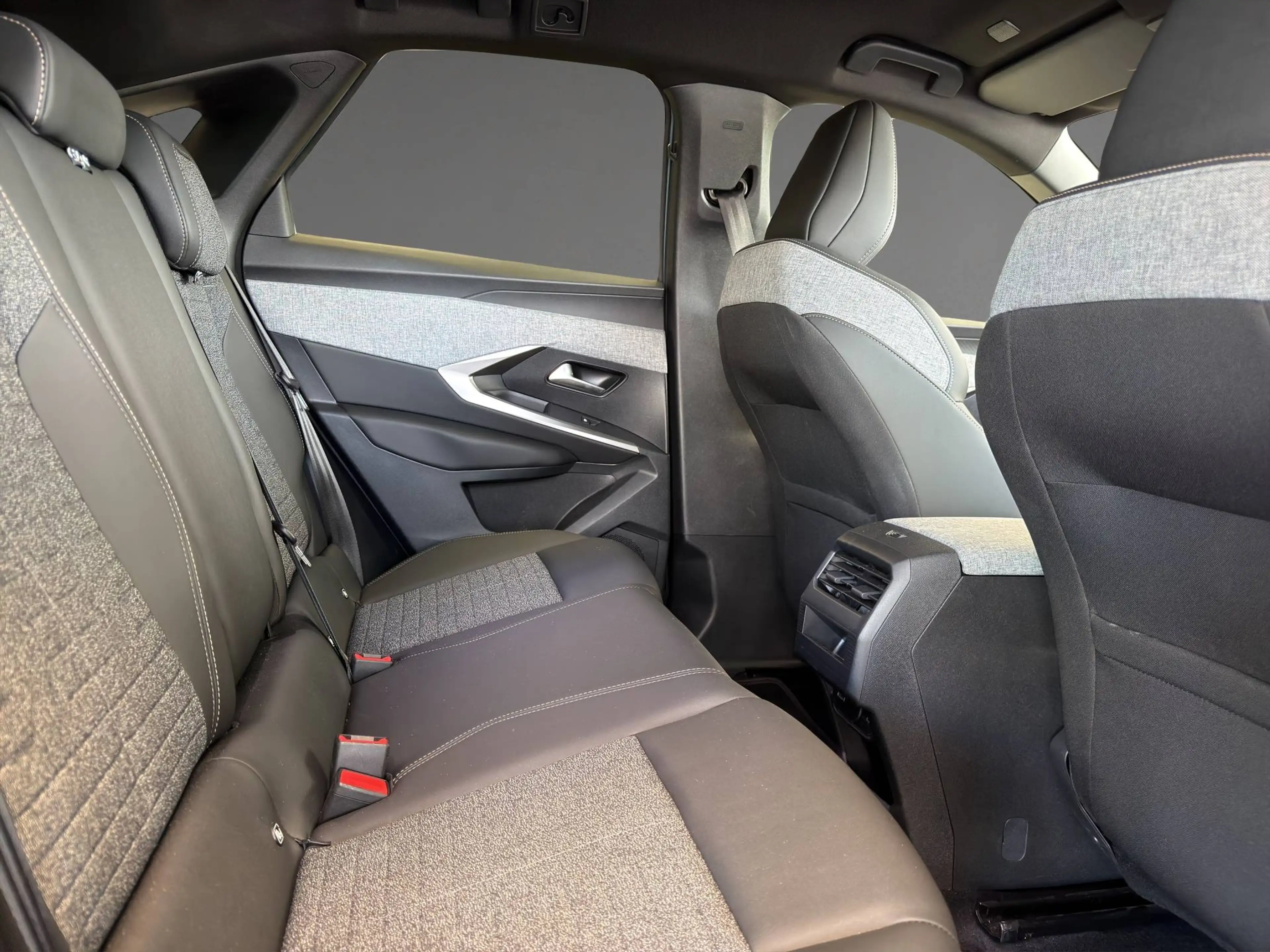 Peugeot 3008 Allure 1.2 145 e-DSC6 Mild-Hybrid LED/DAB/SHZ/PDC/RFK/NAVI — photo 6