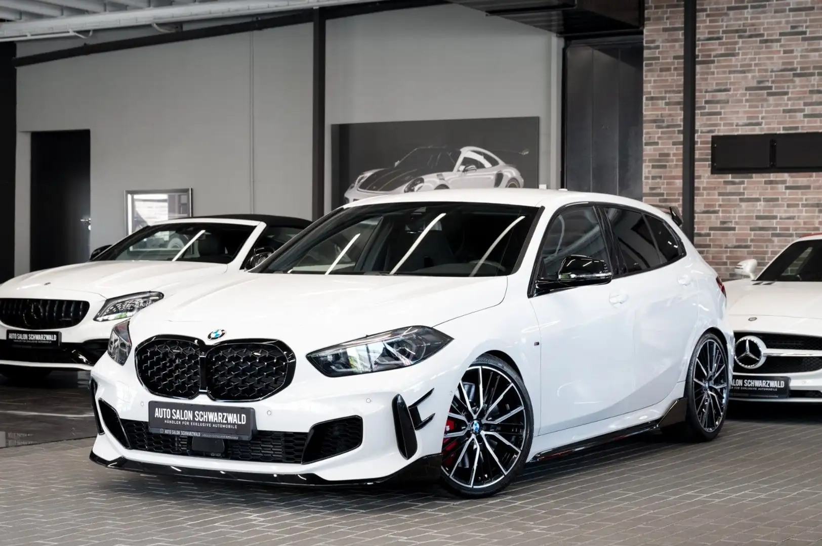 BMW 135 i xDrive|M-SITZE|M-PERF. PARTS|ST-FAHRWERK Biały - 1