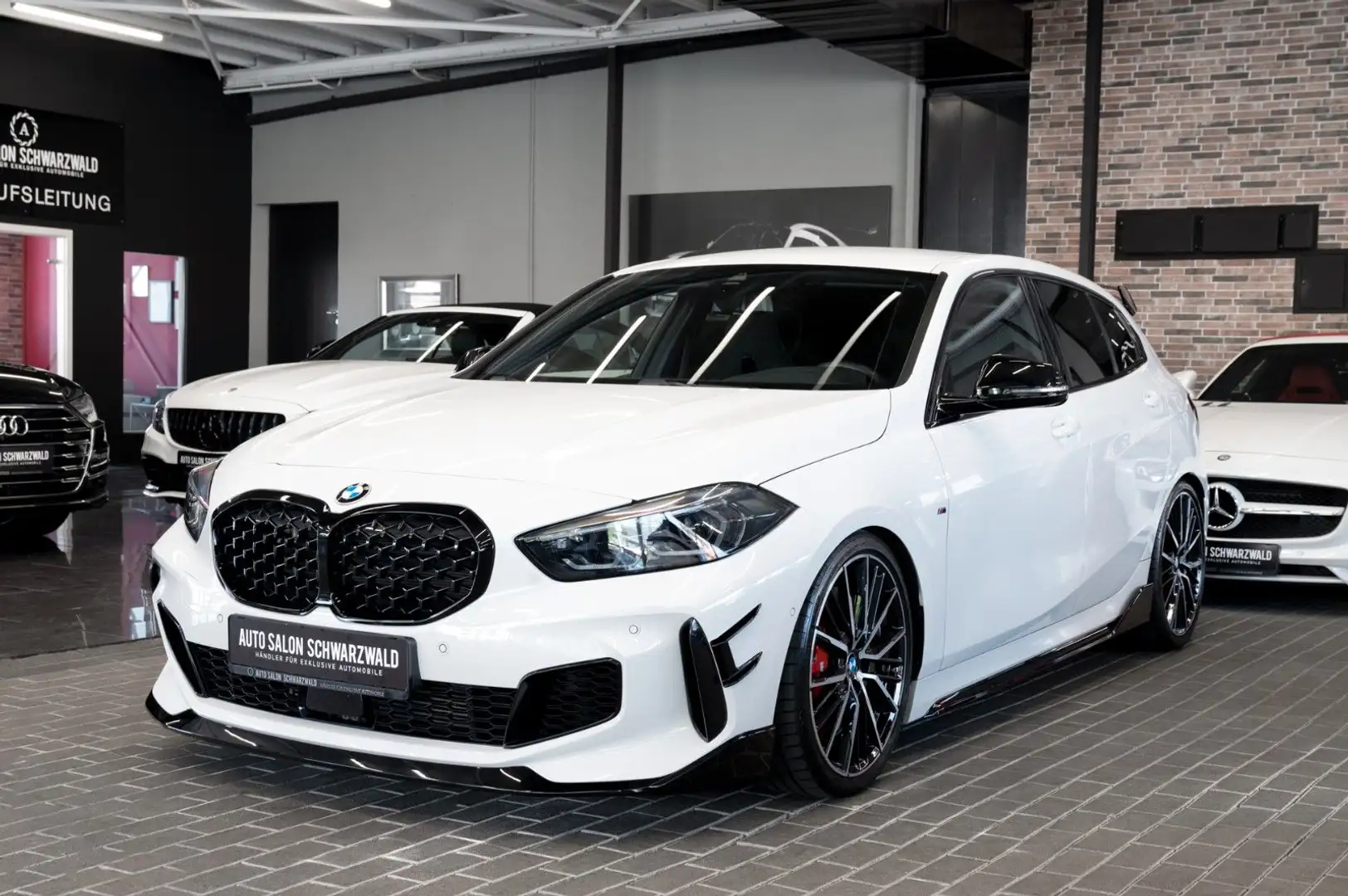 BMW 135 i xDrive|M-SITZE|M-PERF. PARTS|ST-FAHRWERK Biały - 2
