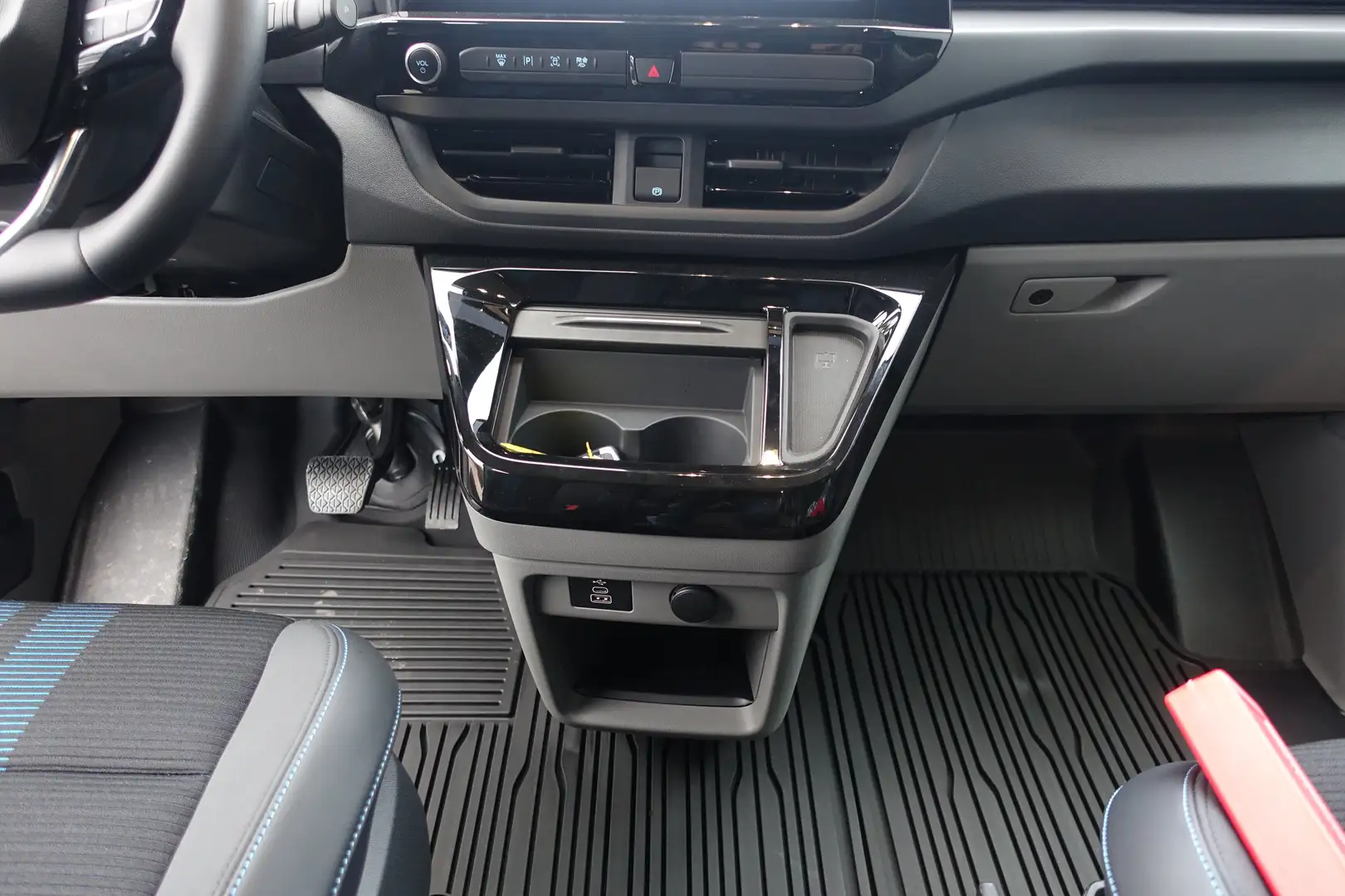Ford Transit Custom 320 2.5 227pk PHEV L2H1 Sport Czarny - 2