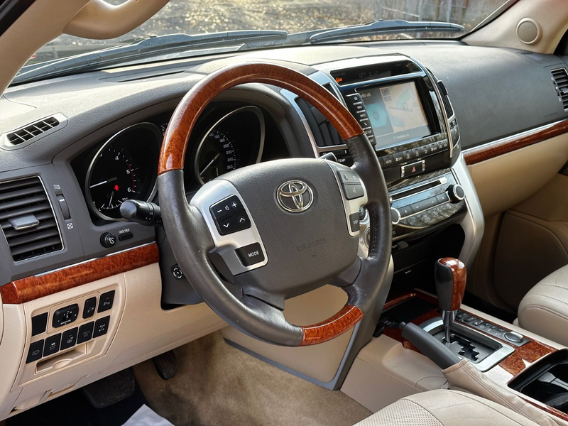 Toyota Land Cruiser 4.5 V8-D-4D Executive*7-SITZER* — photo 10
