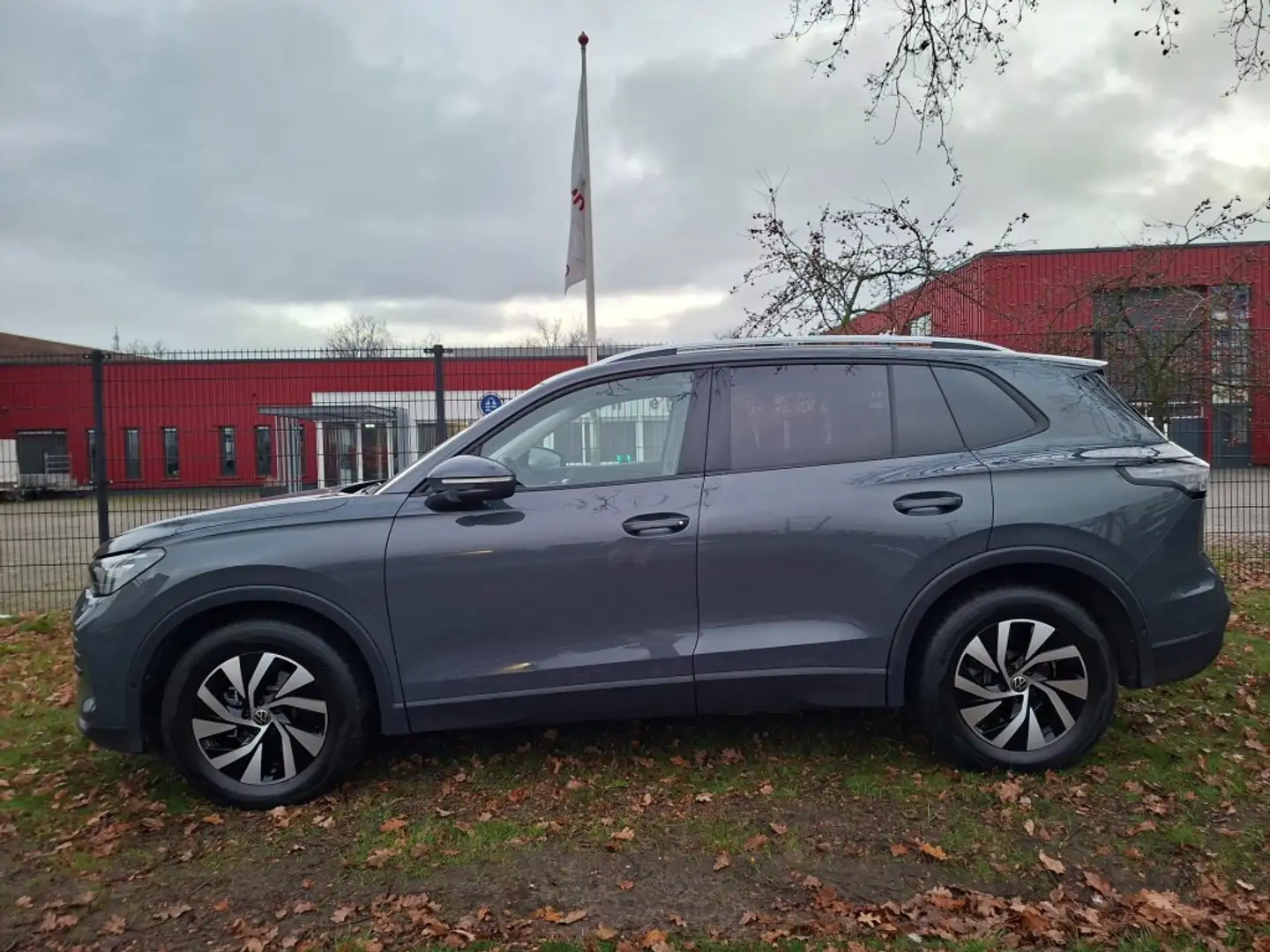 Volkswagen Tiguan 1,5 Etsi Gris - 2