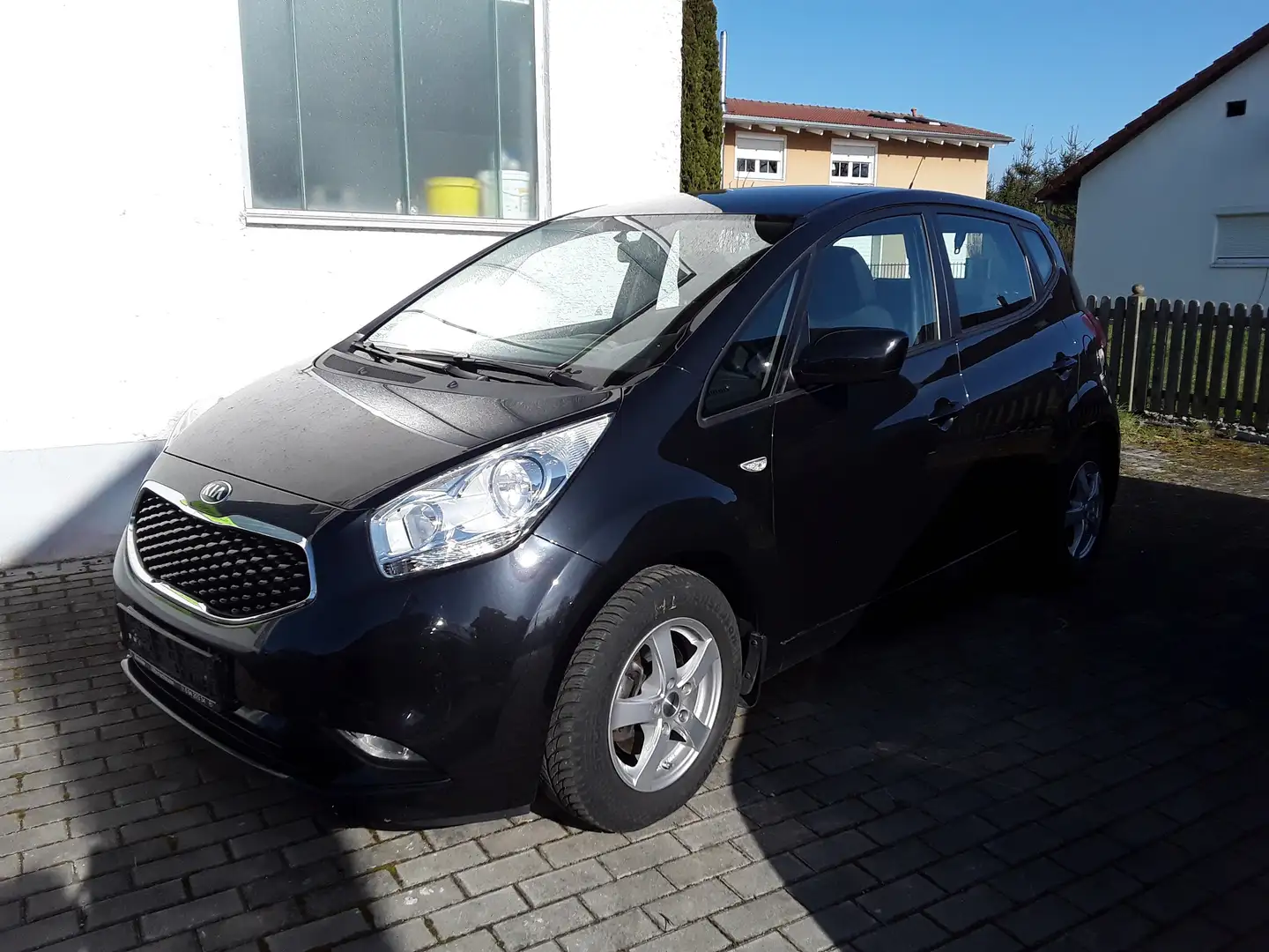 Kia Venga 1.6 l*Spirit*BT*RFK*SHZ*Navi*8-f. bereift*gepflegt Negro - 2