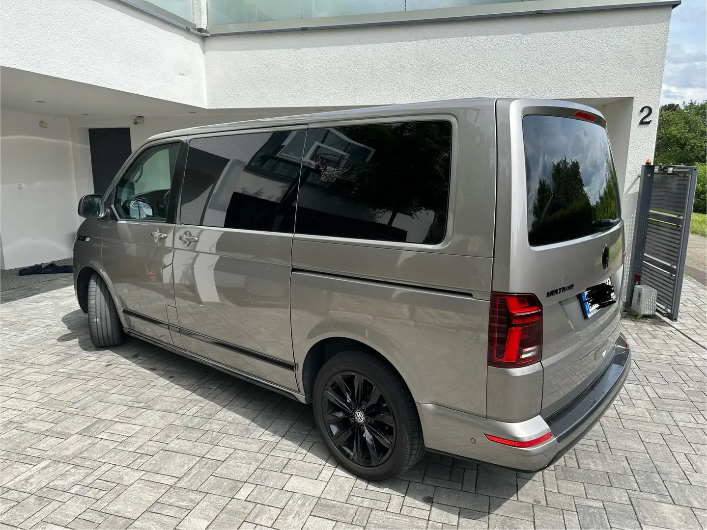 Volkswagen T6.1 Multivan Multivan Highline 4MOTION Beige - 2