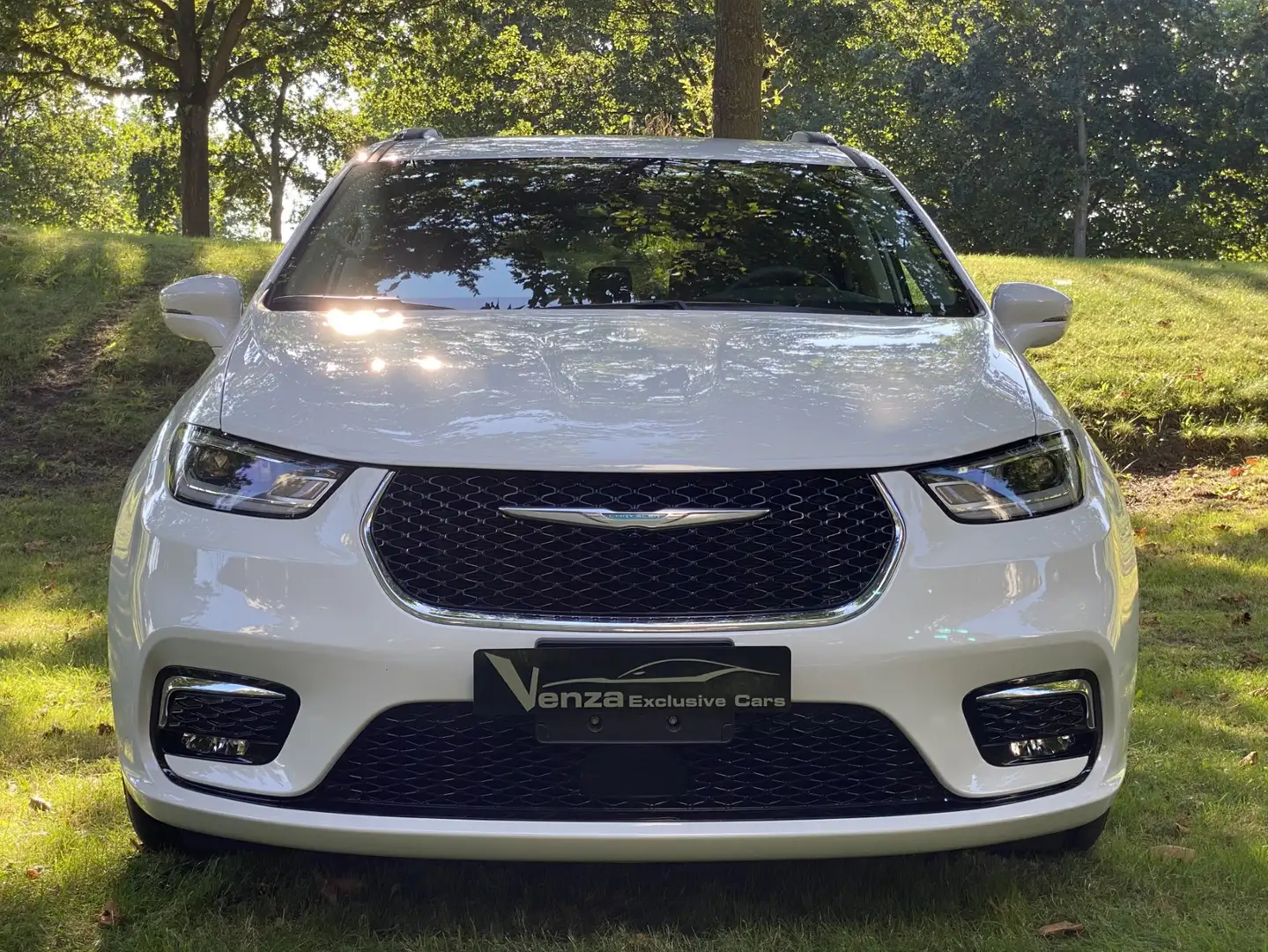 Chrysler Pacifica Plug-in eHybrid Wit - 2