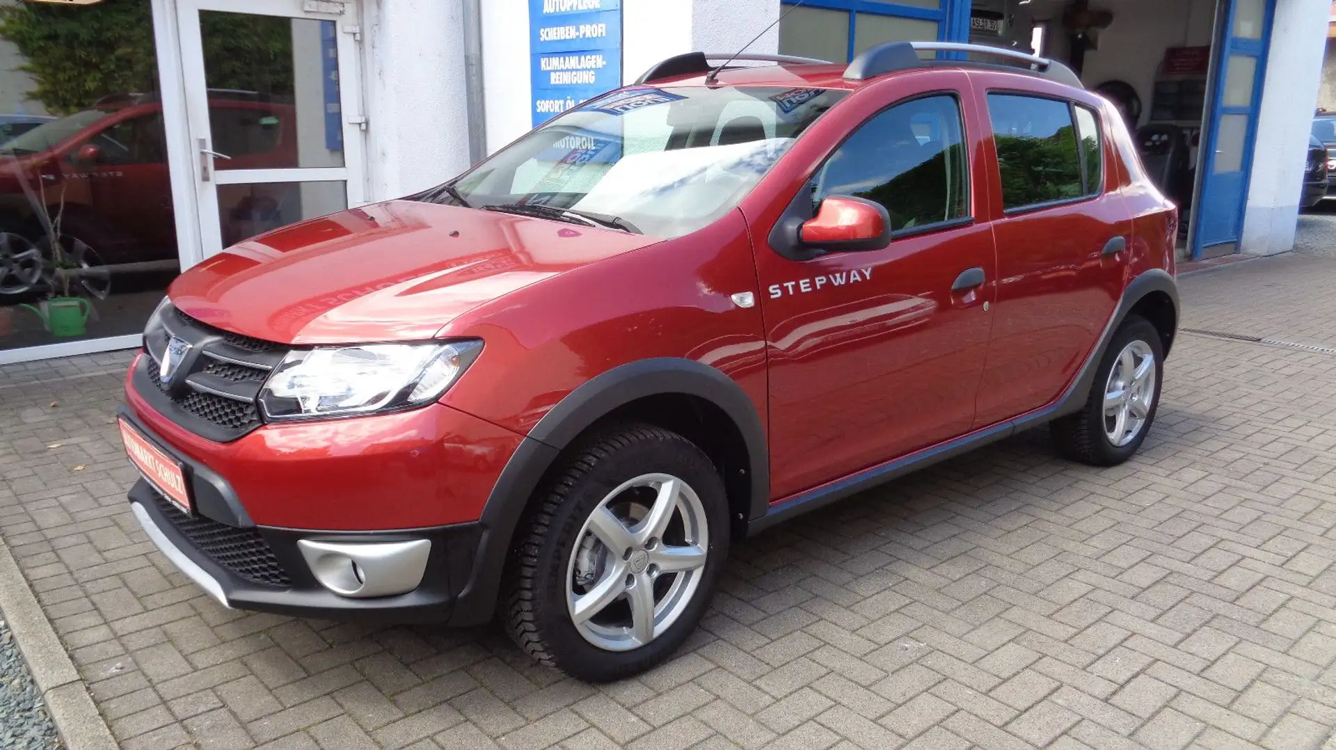 Dacia Sandero Stepway Prestige 1.Hand wenig Km GJR PDC Rot - 1