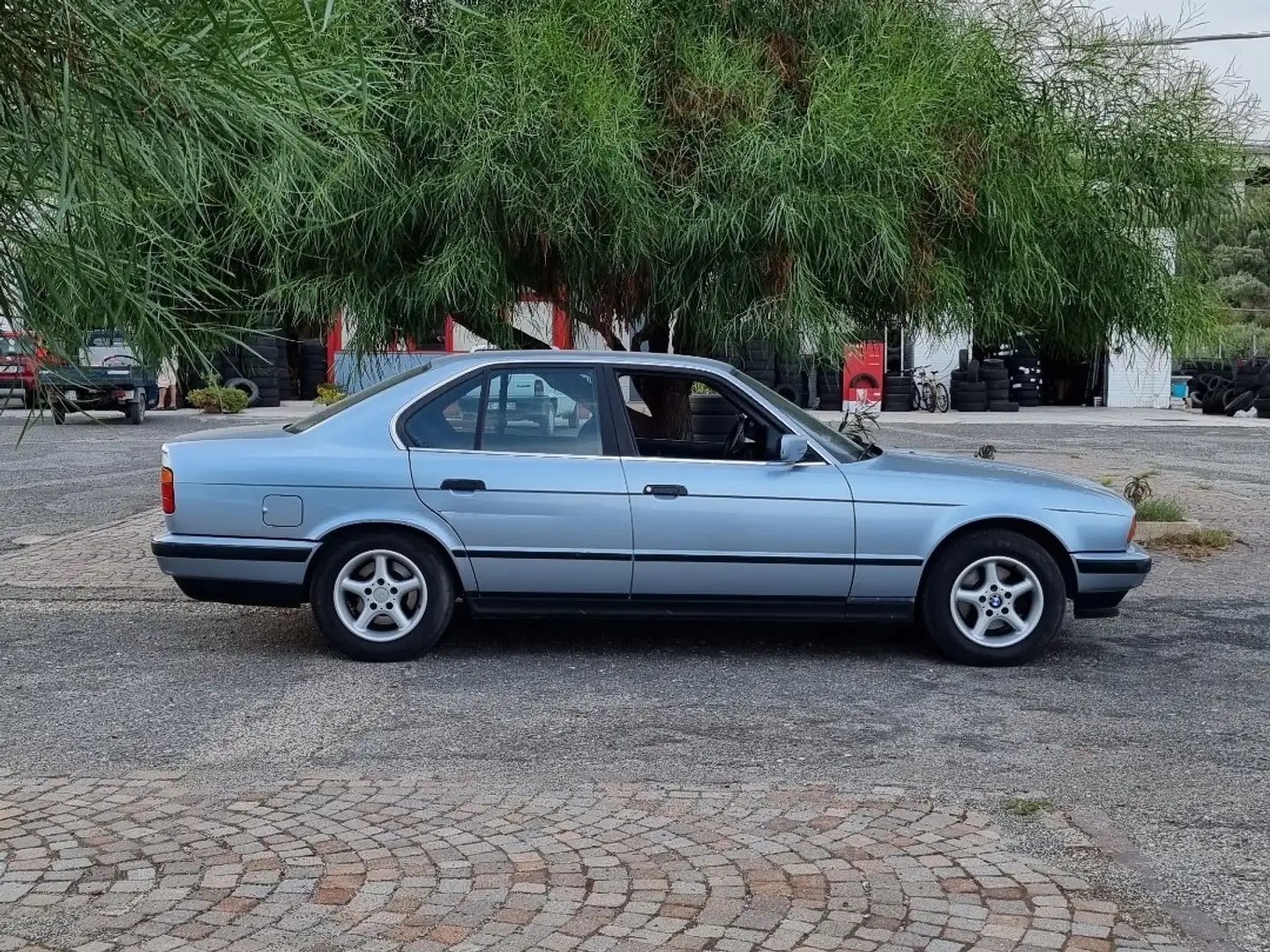 BMW 525 525i M50 c/abs auto cat. plava - 2