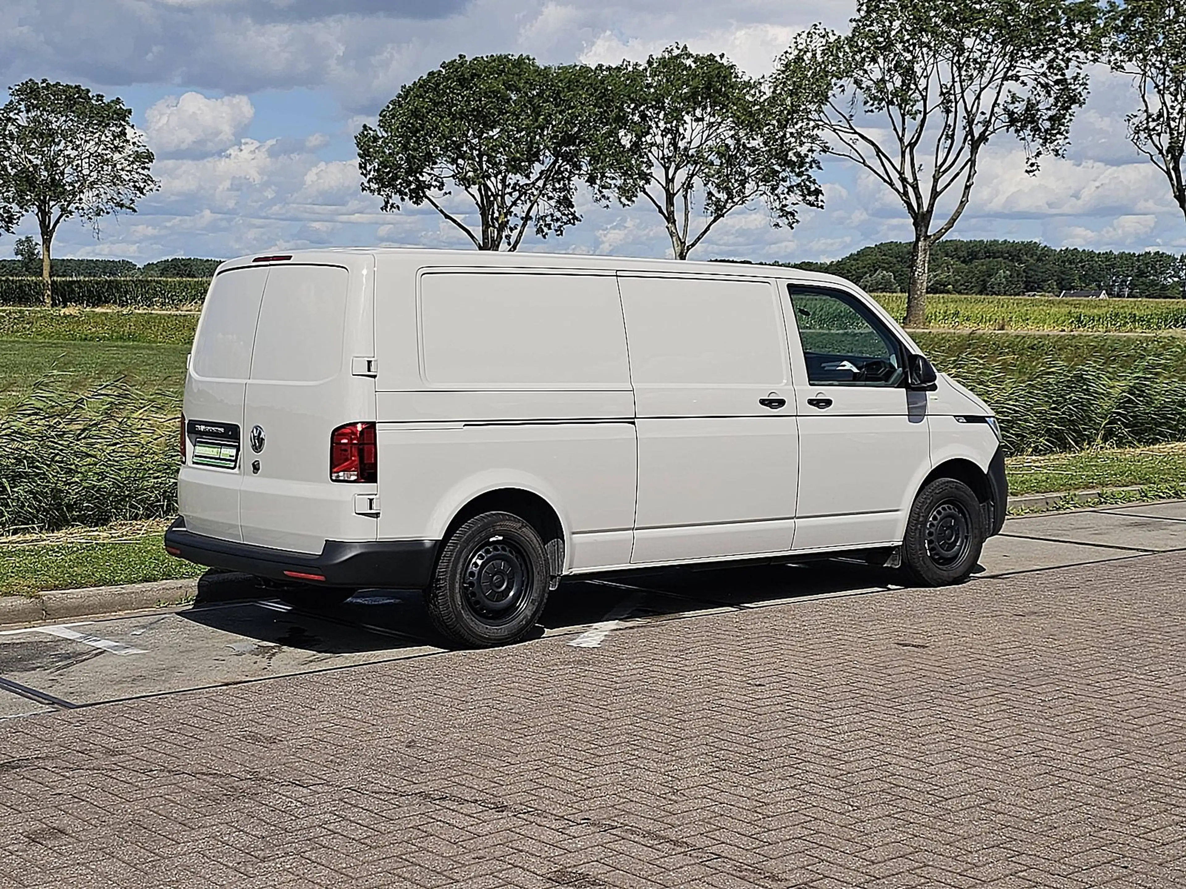 Volkswagen Transporter 2.0 TDI T6.1 150Pk L2H1 Autm — photo 3