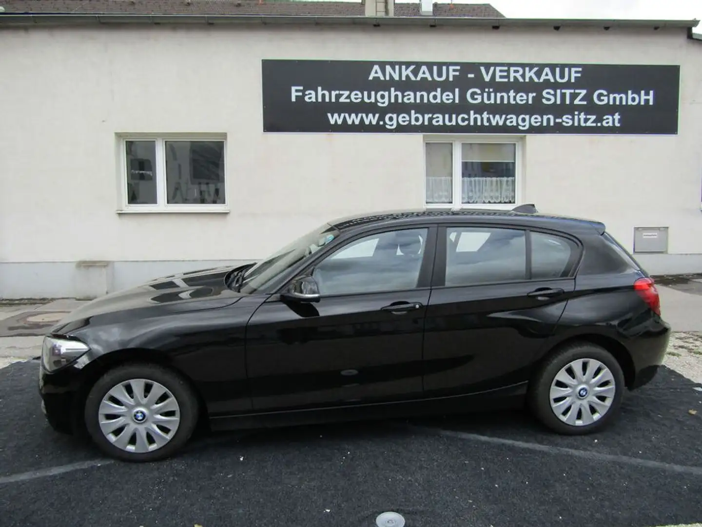 BMW 116 i Schwarz - 2