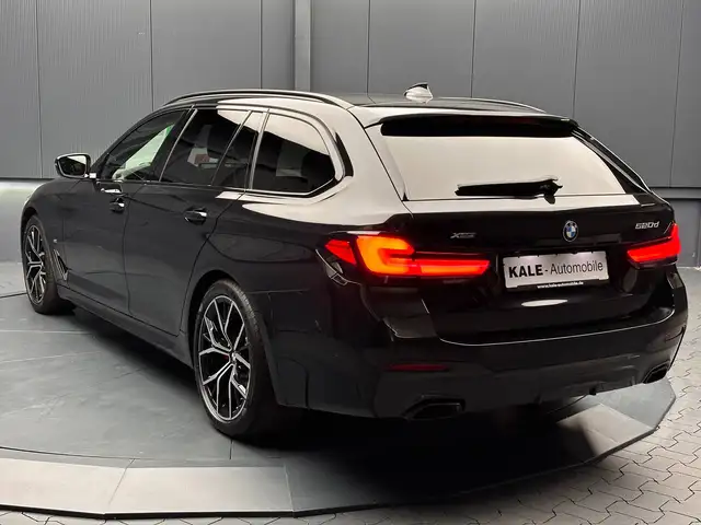 BMW 5 Series view 3