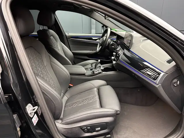 BMW 5 Series view 9