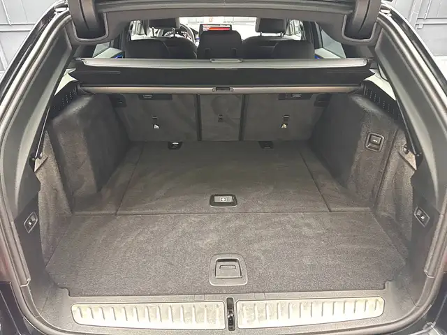BMW 5 Series view 25