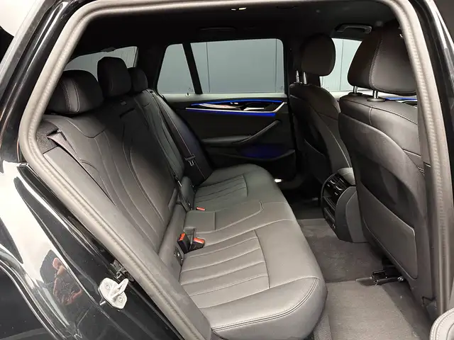 BMW 5 Series view 24
