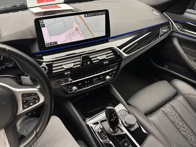 BMW 5 Series view 17