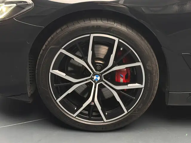 BMW 5 Series view 8