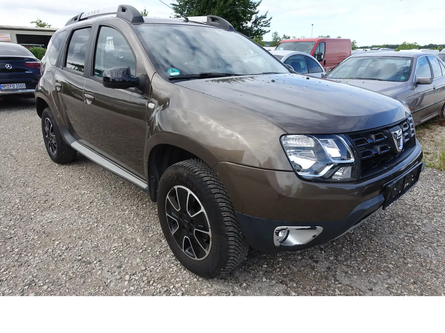 Dacia Duster Black Shadow 4x2 Navi Kamera Sitzheizung Braun - 1