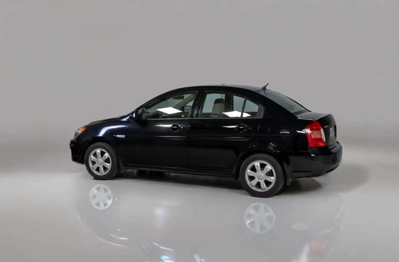 Hyundai ACCENT 1.5CRDI VGT Zwart - 2
