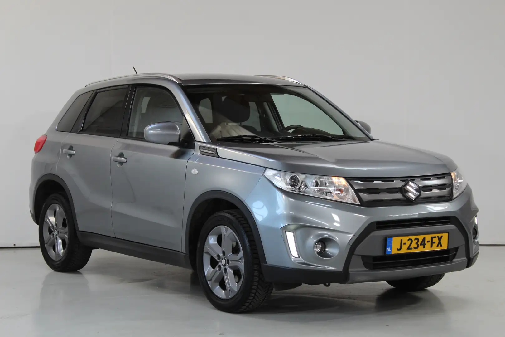 Suzuki Vitara 1.6 Exclusive Navi | Camera | Cruise | Stoelverwar Grijs - 2