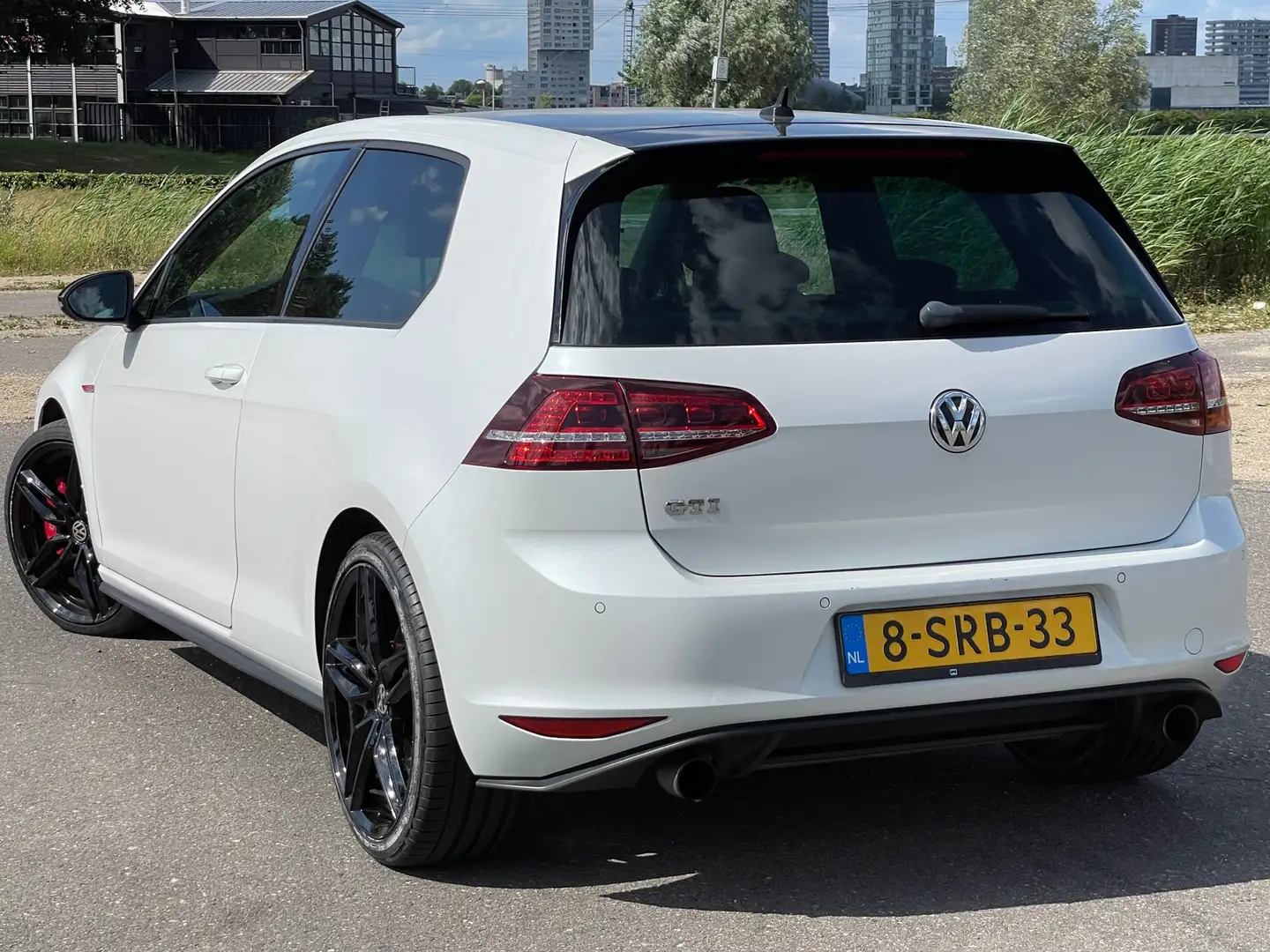 Volkswagen Golf GTI 2.0 TSI Performance I AUT I Weiß - 2