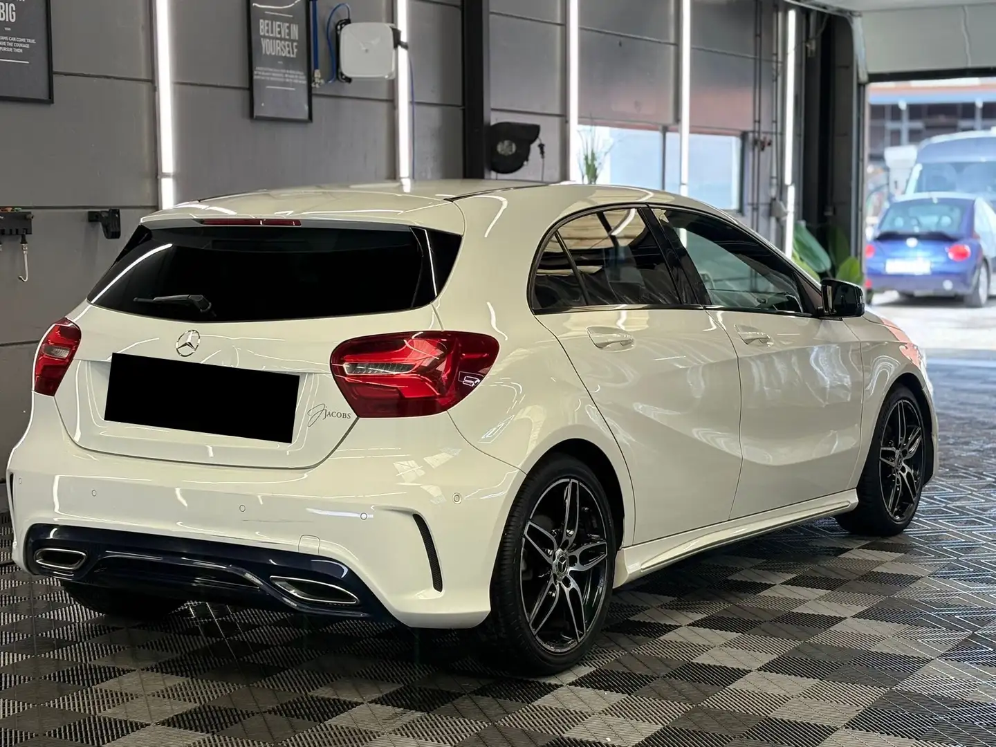 Mercedes-Benz A 180 A 180 d 7G-DCT AMG Line - 1