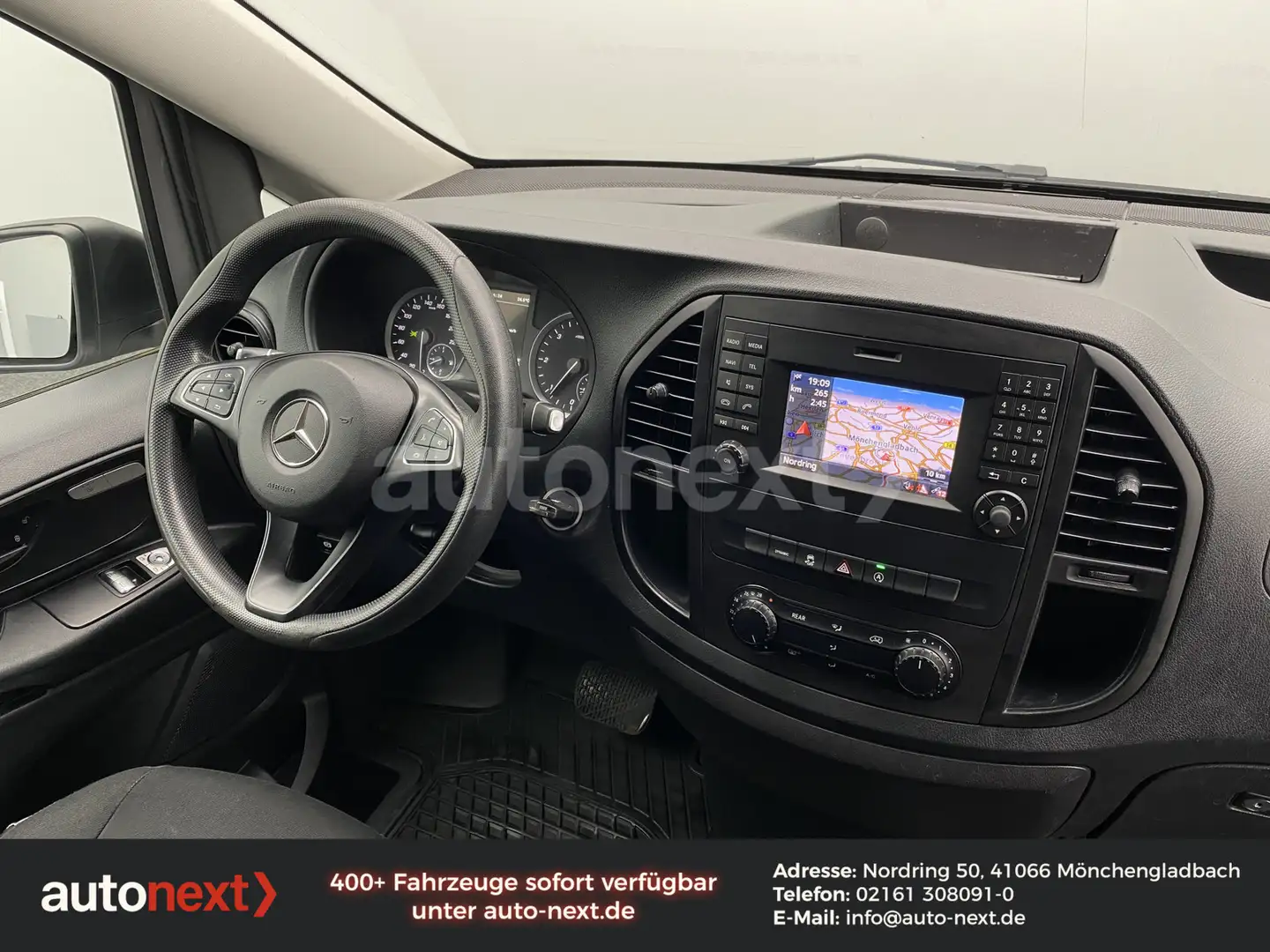 Mercedes-Benz Vito Tourer 116 Aut. 4x4 *KAMERA+NAVI+2xKLIMA* Stříbrná - 2