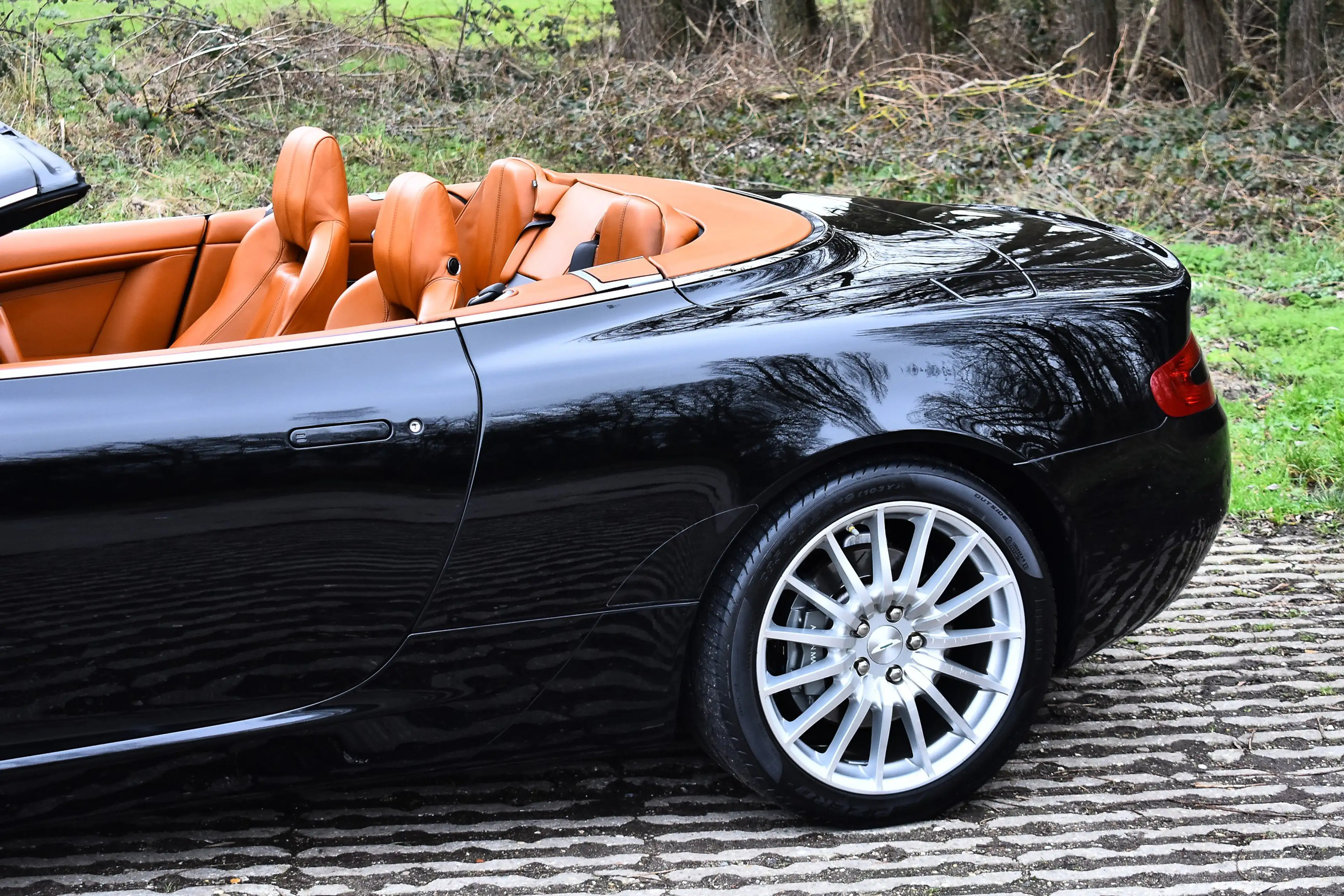 Aston Martin DB9 Volante Convertible DB9 6.0L V12 455HP Touchtronic — photo 6