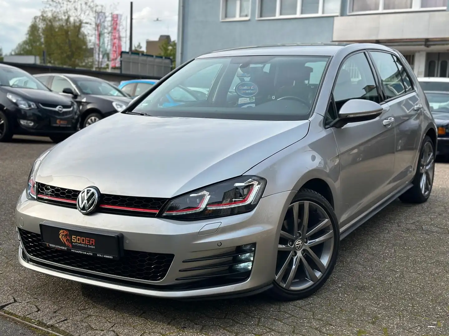 Volkswagen Golf VII Lim. Trendline BMT*GTIOPTIK**TÜV*130TKM Silber - 1