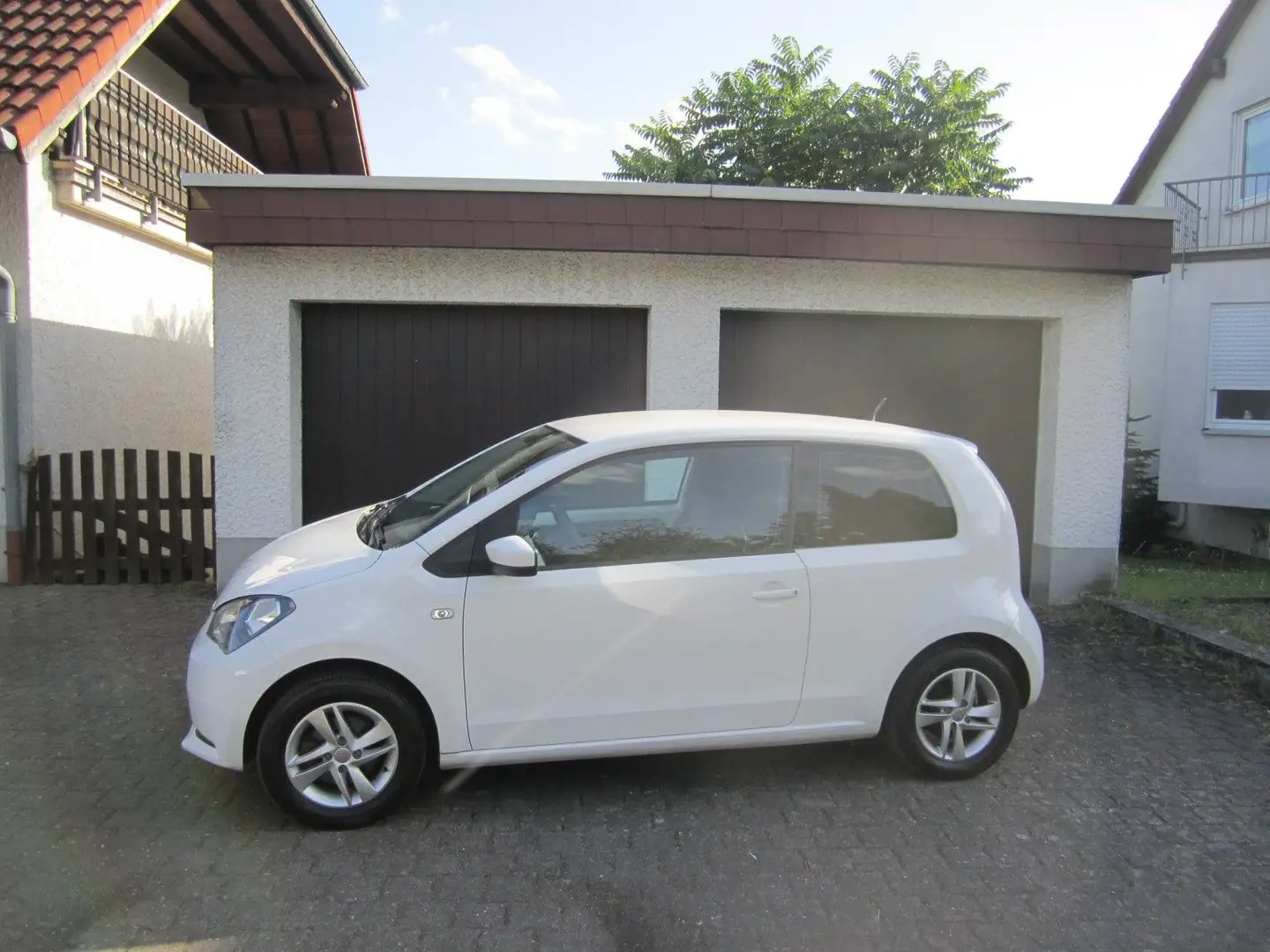 SEAT Mii 1.0 Style I.Hand/Navi/SHZ/PDC/TüV-NEU/TOP!!! Weiß - 1