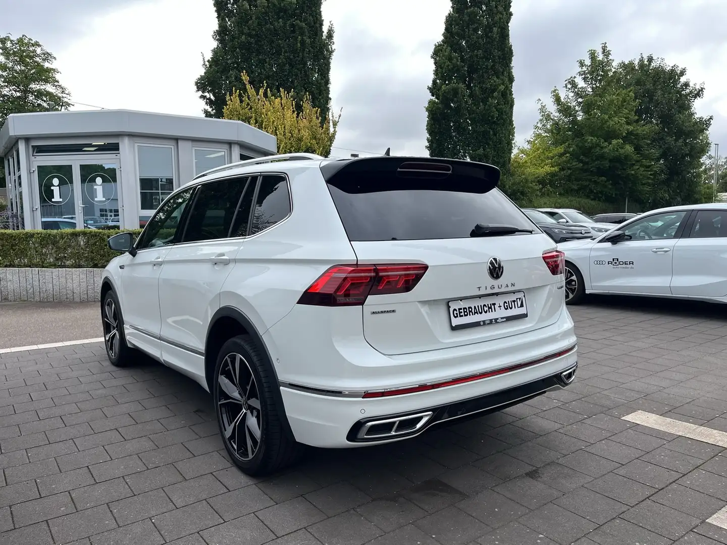 Volkswagen Tiguan Allspace TDI R-Line Top-Paket StaHz LM20 Weiß - 2
