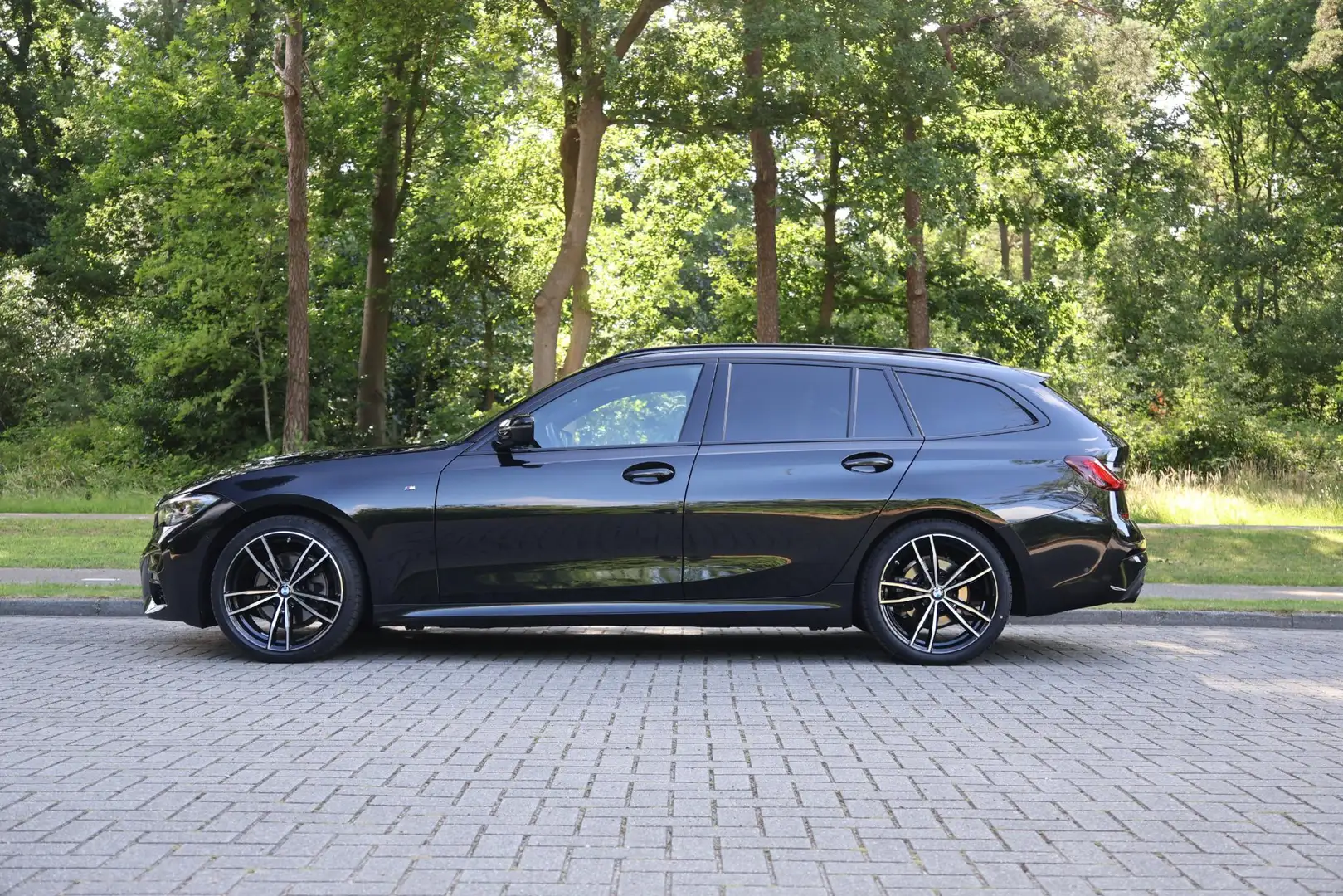 BMW 320 3-serie Touring 320i Executive M-Sportpakket, 19" Zwart - 2