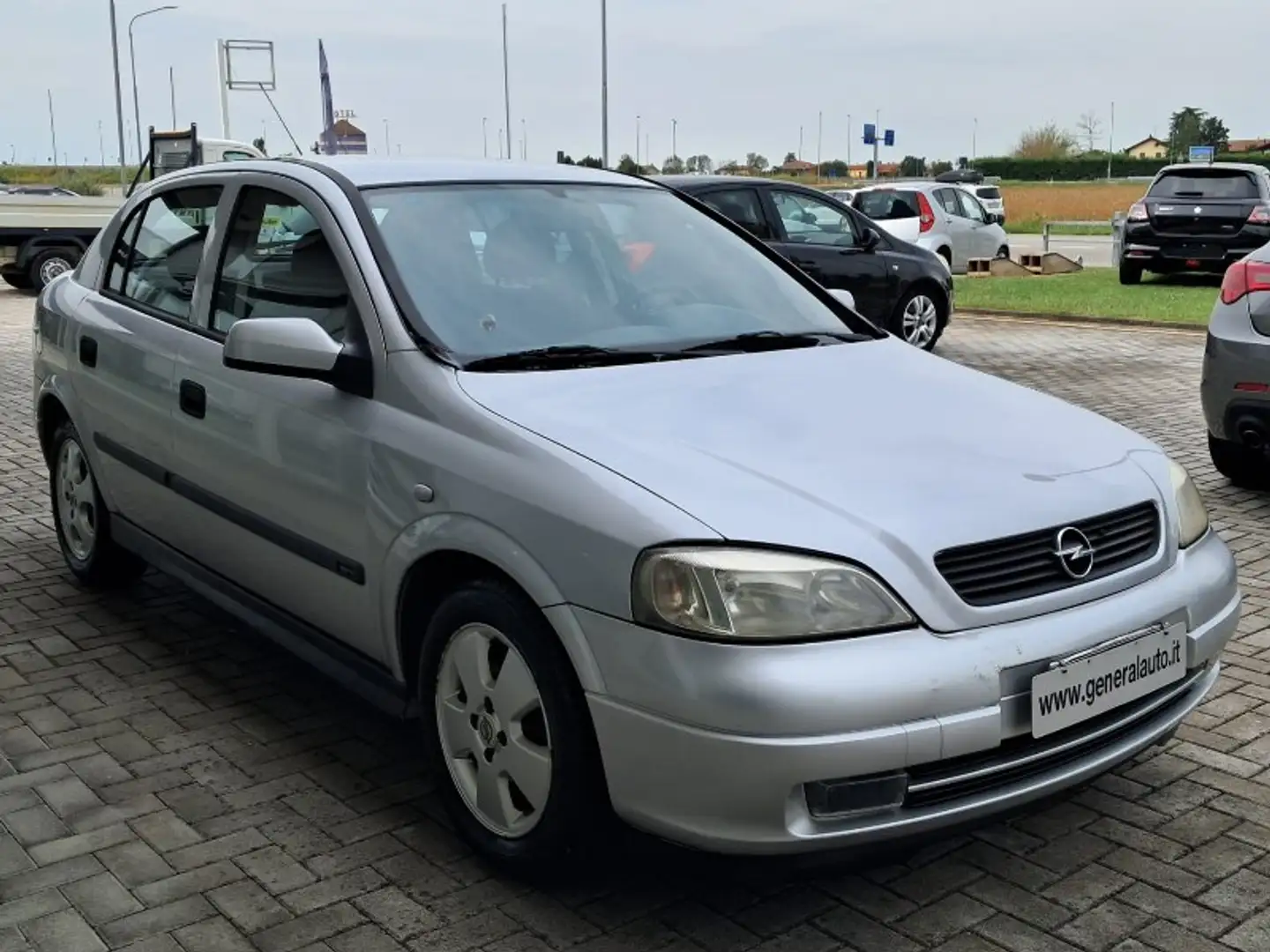 Opel Astra 1.4 5p. Club Gris - 2