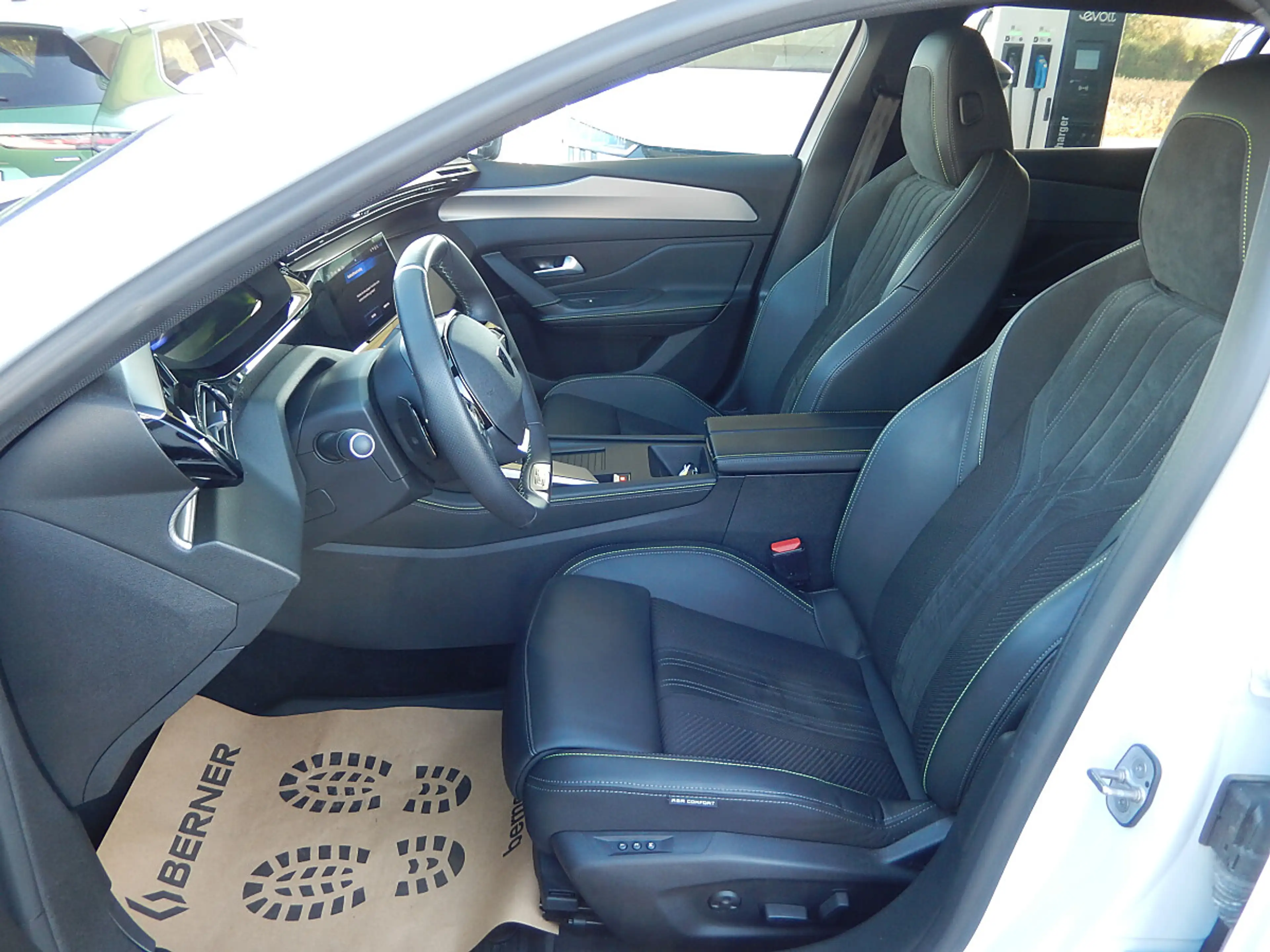Peugeot 408 PureTech 130 S&S EAT8 GT — photo 9