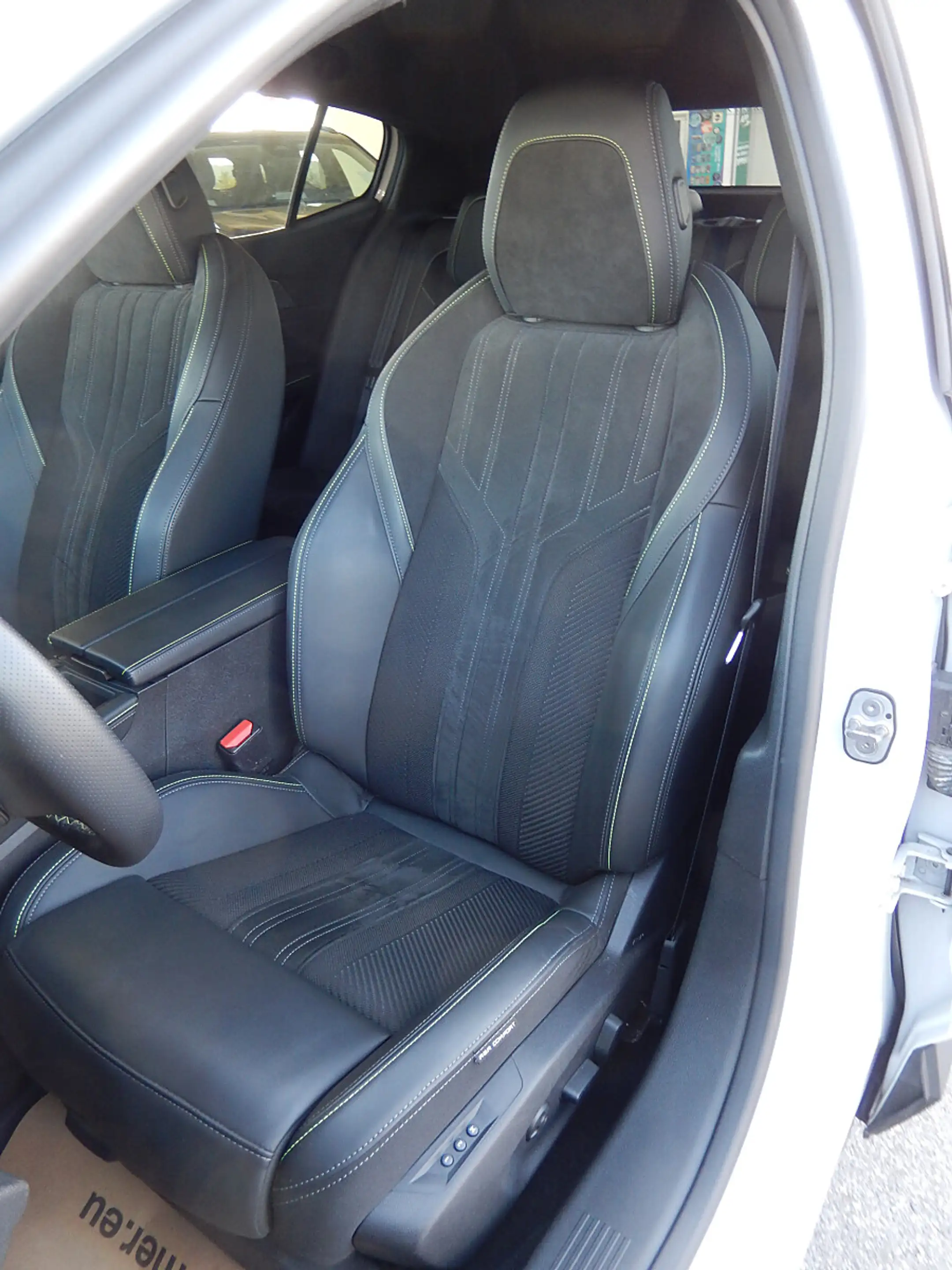 Peugeot 408 PureTech 130 S&S EAT8 GT — photo 10