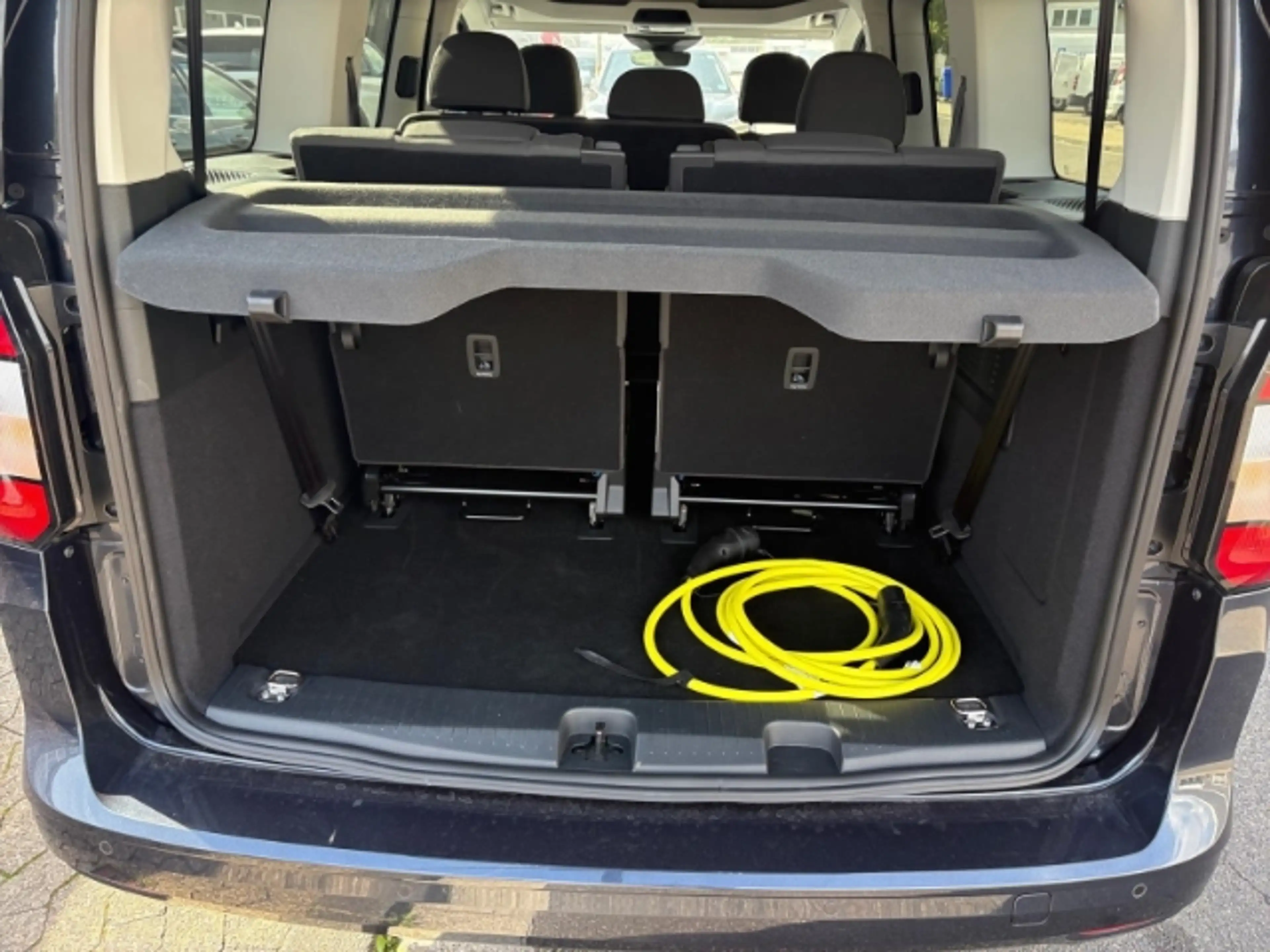 Ford Grand Tourneo PHEV Titanium 7-Sitzer + Allwetterreifen + Komfort — photo 13