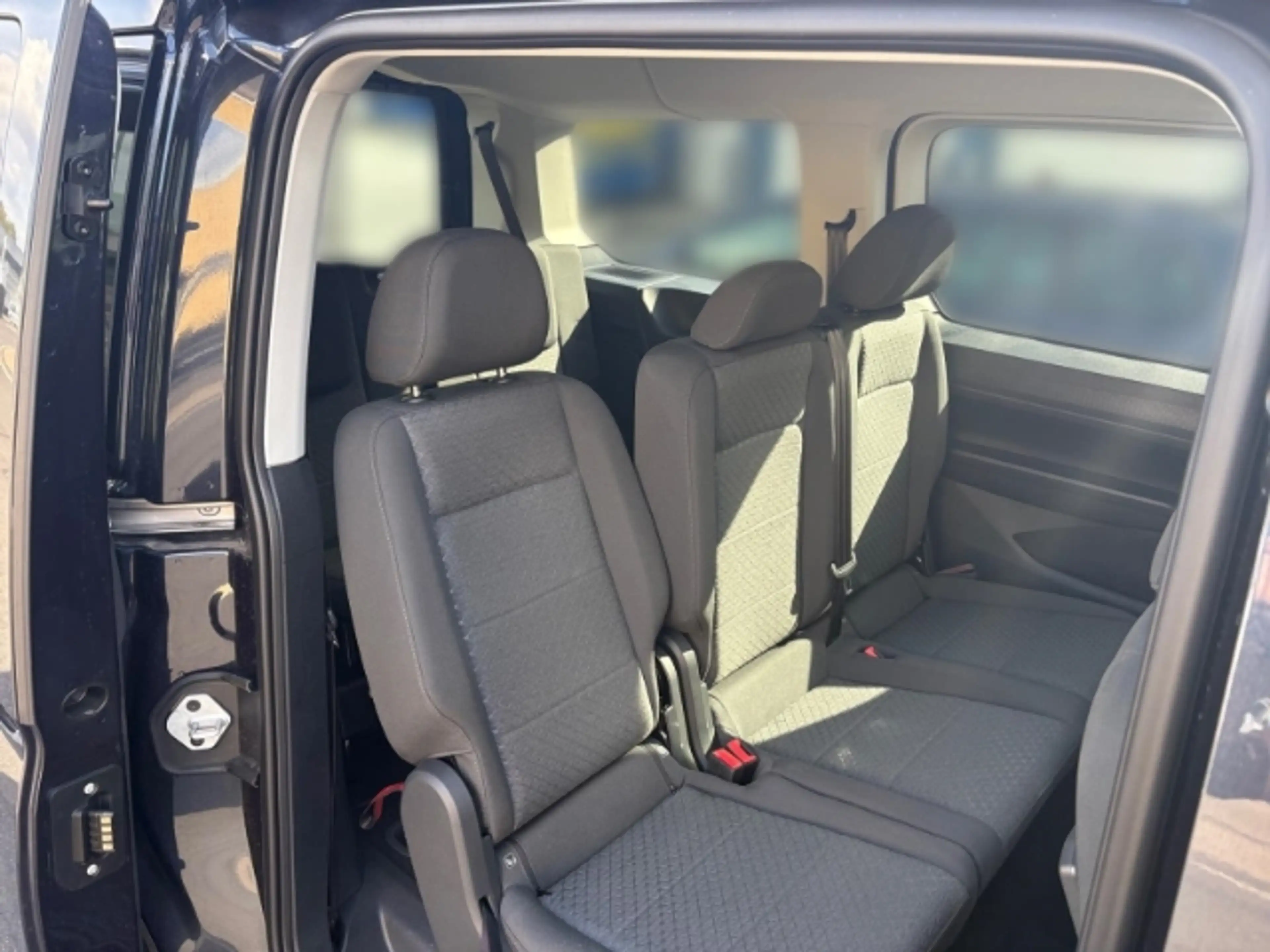 Ford Grand Tourneo PHEV Titanium 7-Sitzer + Allwetterreifen + Komfort — photo 14