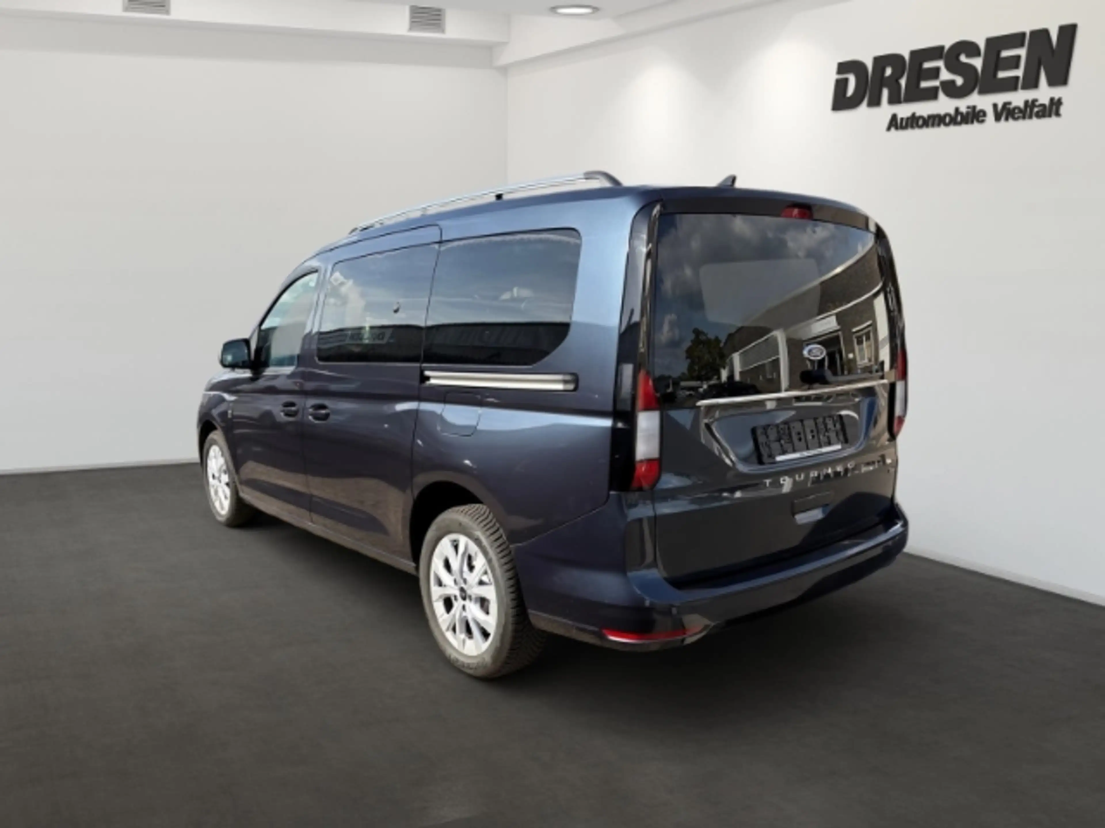 Ford Grand Tourneo PHEV Titanium 7-Sitzer + Allwetterreifen + Komfort — photo 5
