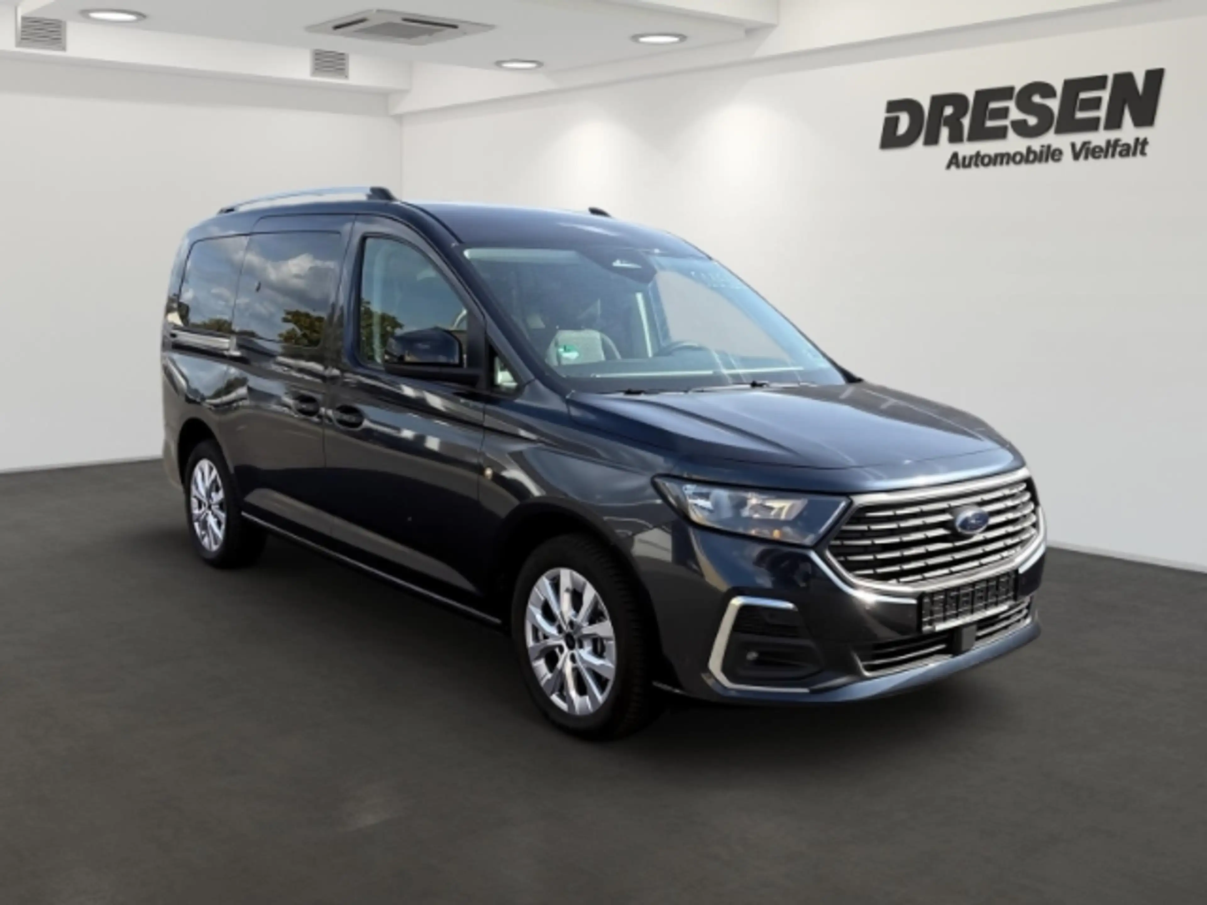 Ford Grand Tourneo PHEV Titanium 7-Sitzer + Allwetterreifen + Komfort — photo 3