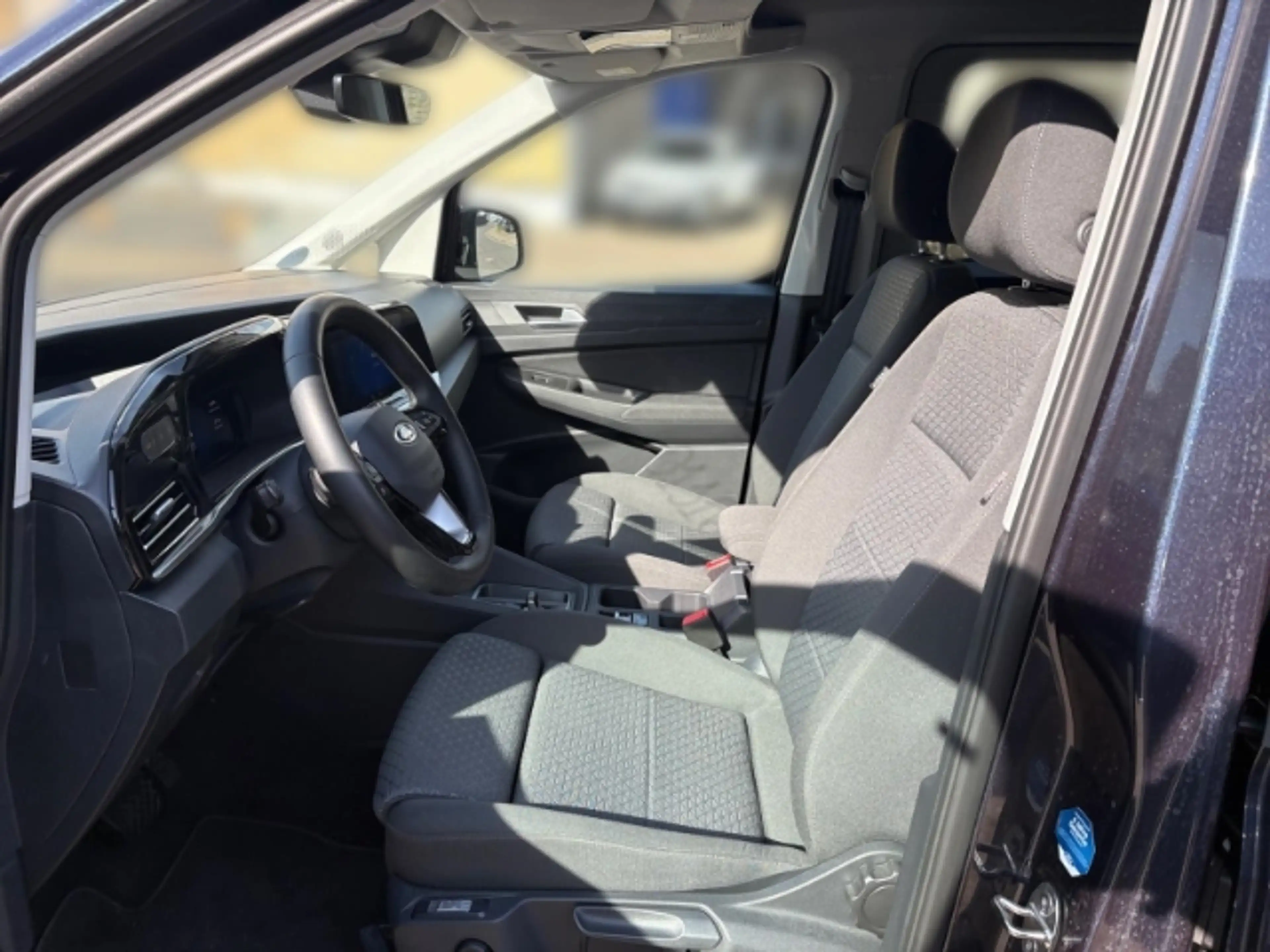 Ford Grand Tourneo PHEV Titanium 7-Sitzer + Allwetterreifen + Komfort — photo 8
