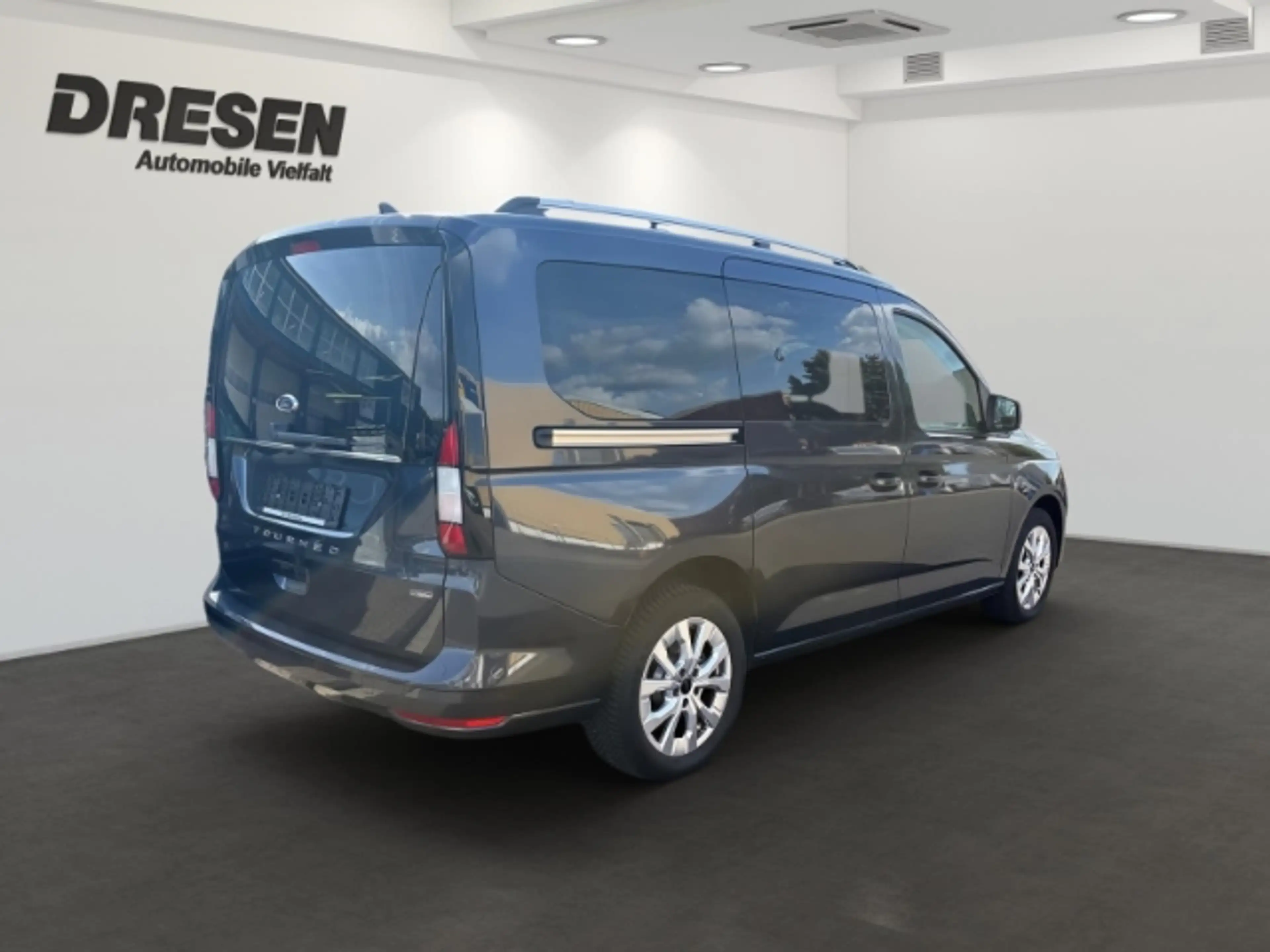 Ford Grand Tourneo PHEV Titanium 7-Sitzer + Allwetterreifen + Komfort — photo 4
