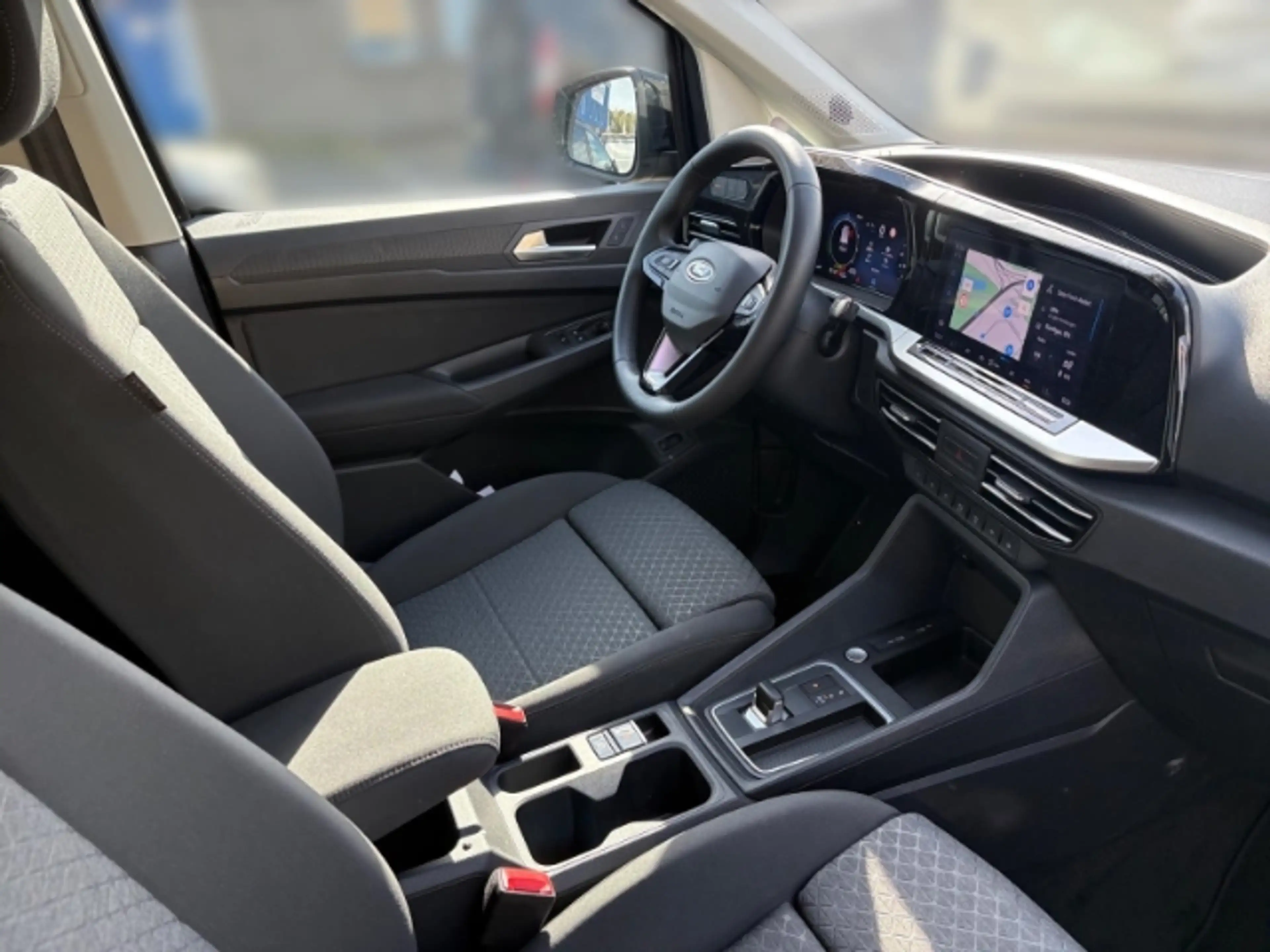 Ford Grand Tourneo PHEV Titanium 7-Sitzer + Allwetterreifen + Komfort — photo 15